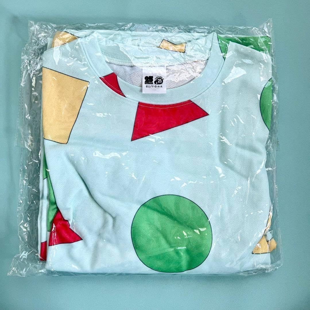 野原しんのすけ 公式 コラボ】長屋晴子(Vo, G)と野原しんのすけ. (c)U