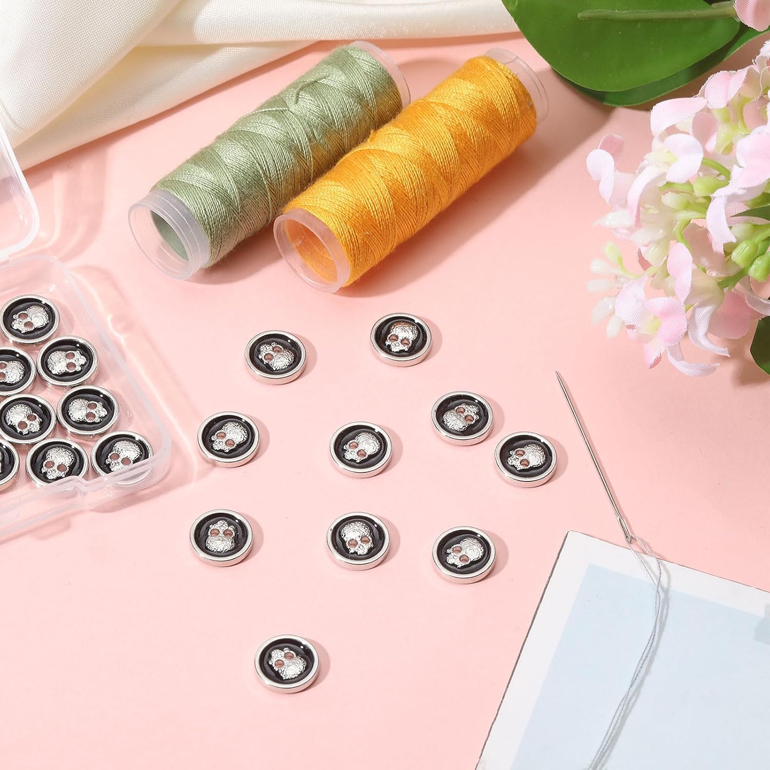 CHGCRAFT 40 Pcs 2 Holes Flat Round Skull Buttons Skull Shape Buttons Skeleton Head Button Decorative Alloy Skull Button for Suits Blouses Skirts Coat Uniform Jacket Sewing Craft, Platinum