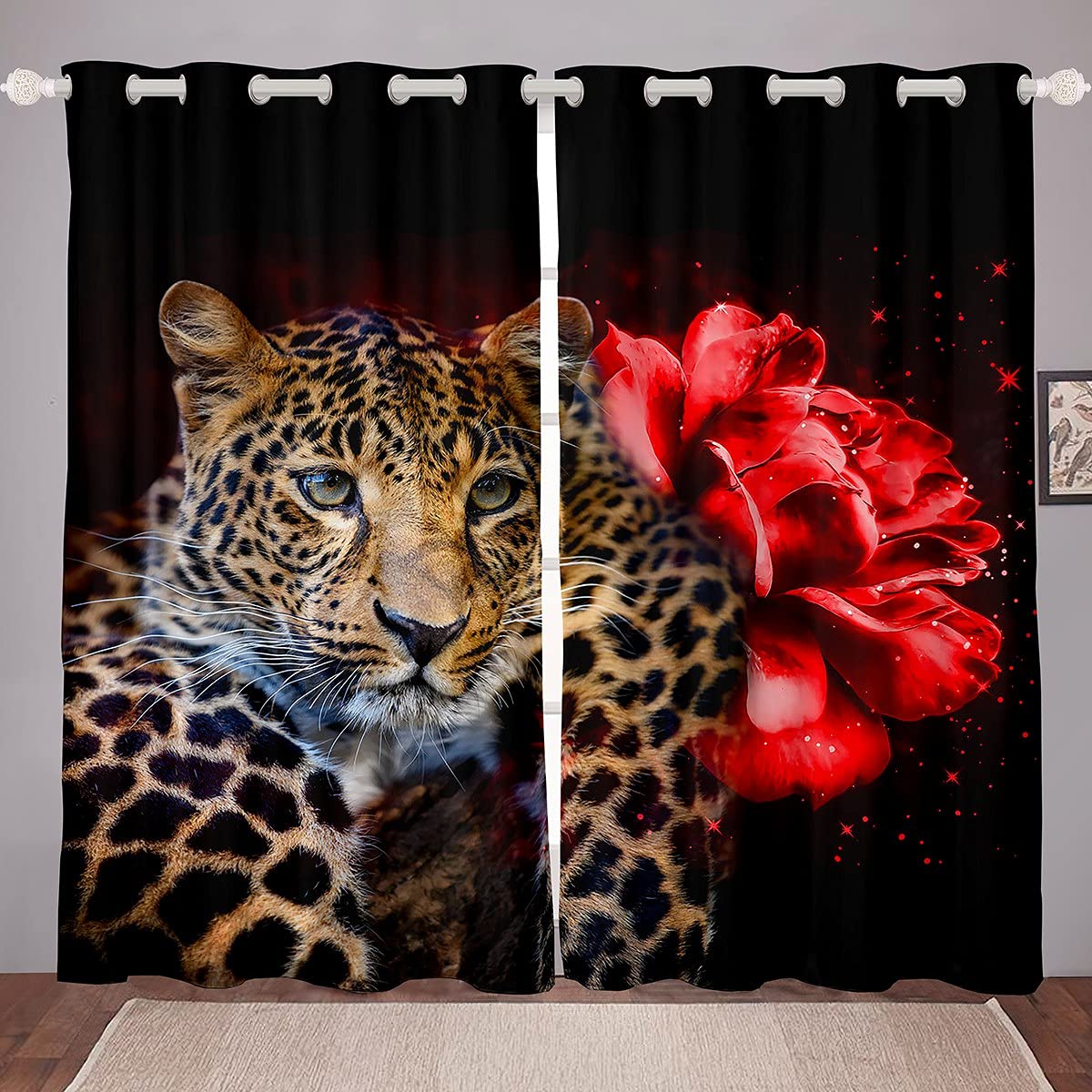 Rideaux branches guépard et fleurs colorées pour une ambiance de chambre romantique
