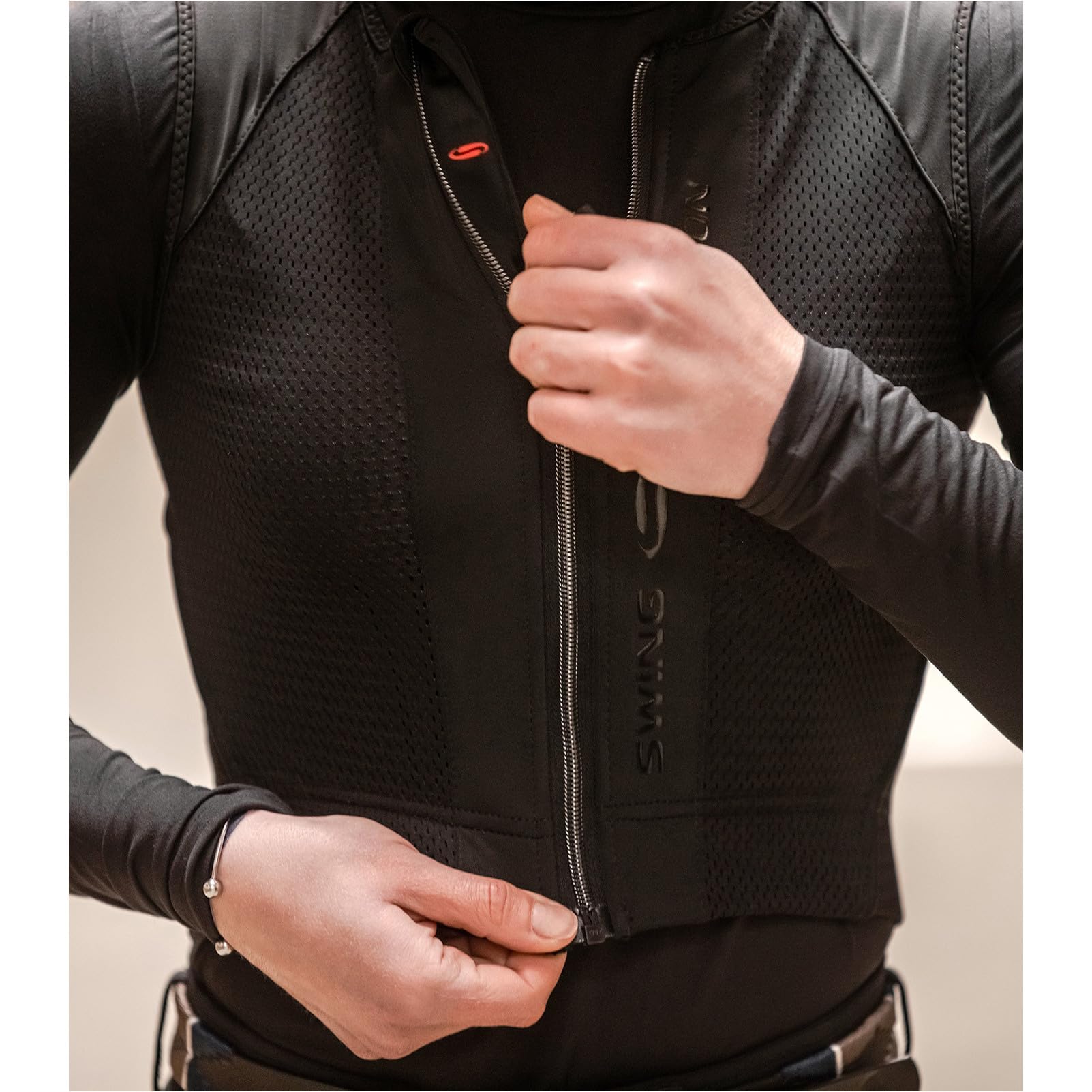 RL24 - Rückenprotektor P24 Flex Swing – Schwarz – Gr. M (Erwachsene) | Protektorenweste – Reiter Schutzweste – atmungsaktiv & leicht – automatische Weitenregulierung – Unisex Reitweste