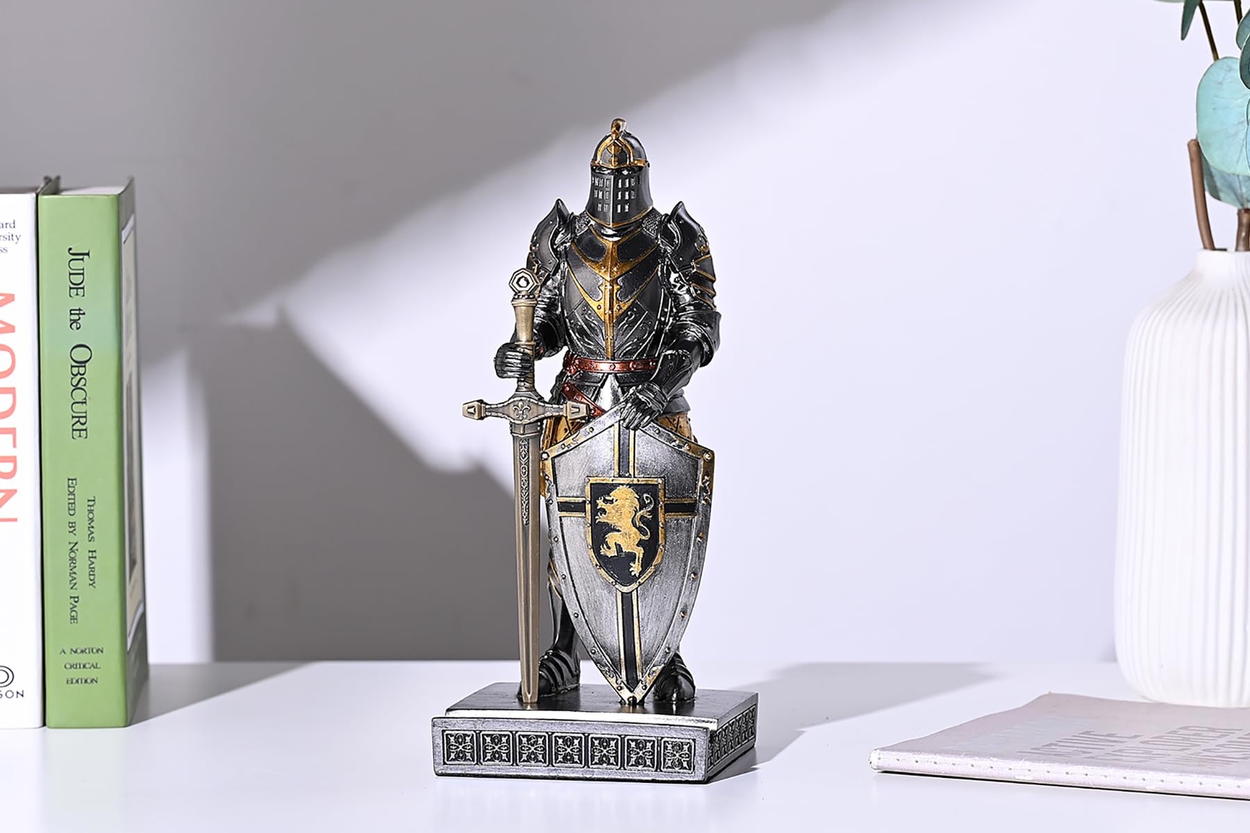 Adorno de guardia del rey para escritorio, accesorios de escritorio, soporte para bolígrafos, pisapapeles para oficina y hogar (hierro)
