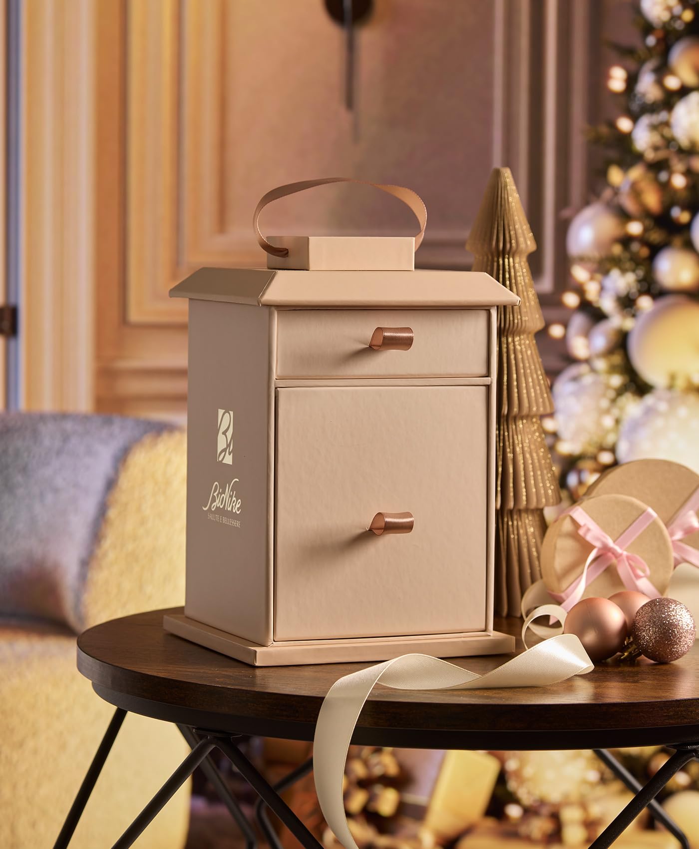 BioNike - Calendario dell'Avvento, Cofanetto a Lanterna con 12 cassetti , contiene prodotti make-up, skin care, detergenti e struccanti
