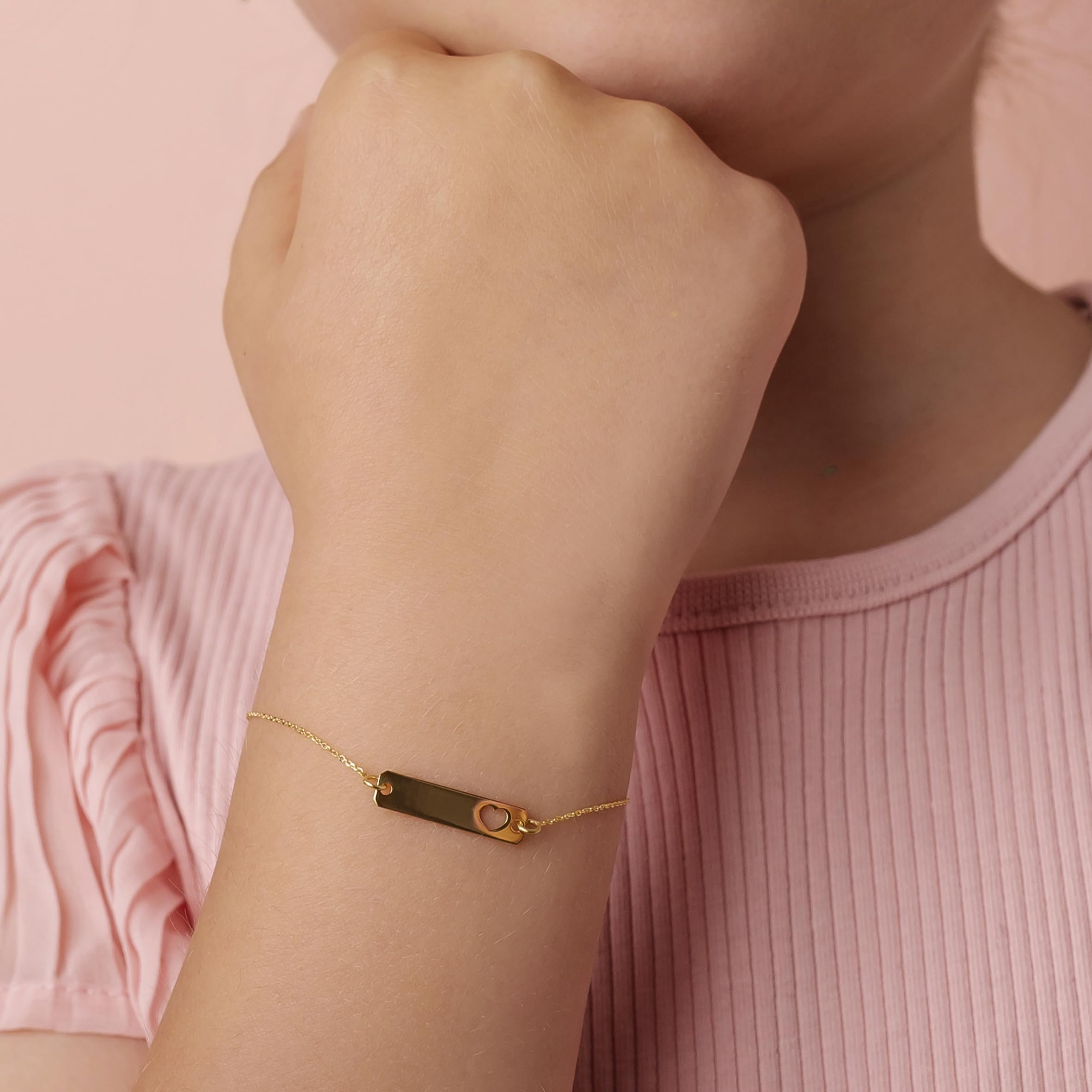 Sakrami Bracciale in Oro Piastrina con Cuore Kids Collection Bracciale in Oro per Bambini con Nome + Confezione Regalo Personalizzata + Idea Regalo Braccialetto per Nascita Comunione o Battesimo