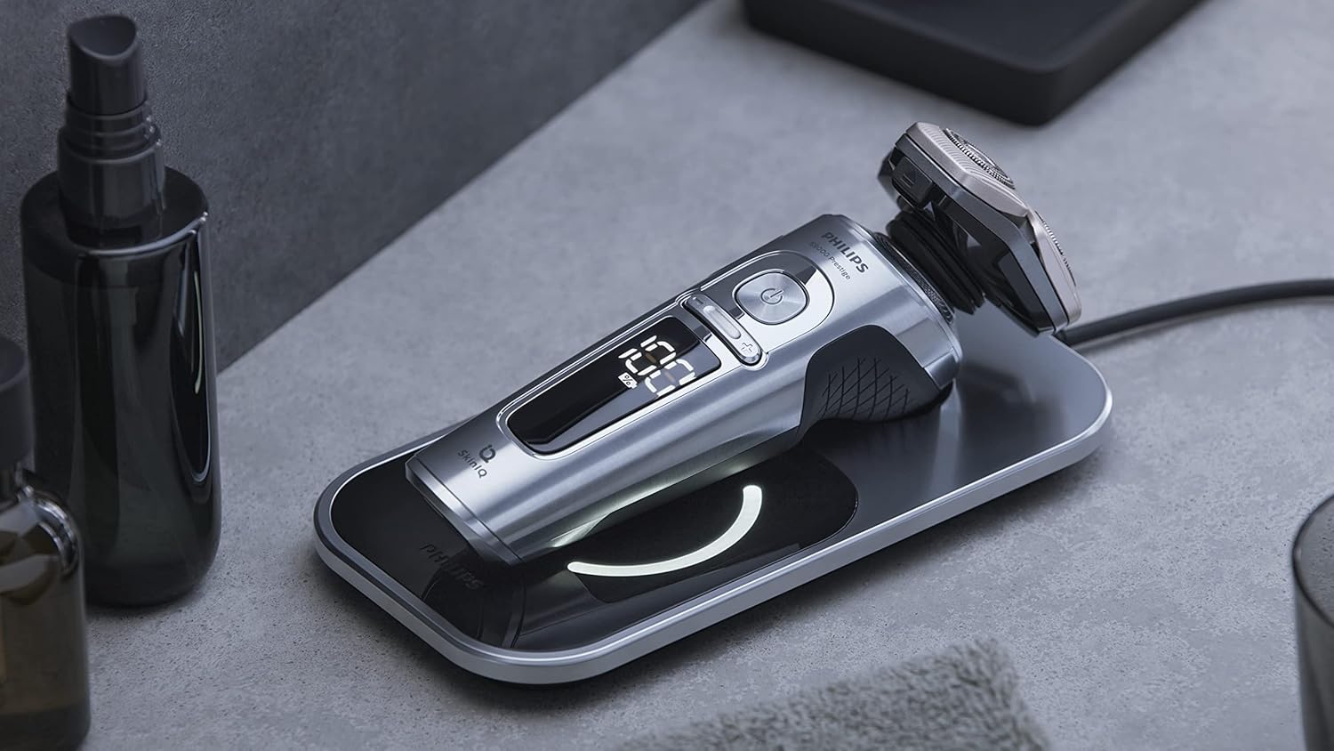 Philips Serie 9000 Prestige Afeitadora Elctrica Hombre, Mquina de Afeitar Barba con Barbero, 72 cuchillas, 60min de uso, En Seco y Hmedo, Recargable, Base Carga QI, Naricero, SP9871/22, Cromo