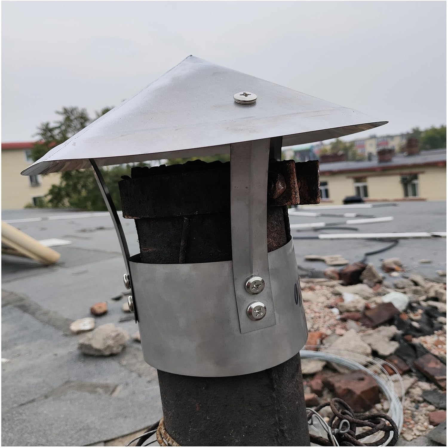 Chimney Cowl Chimney Cap Galvanized Rain Cap,Cone Top Chimney Cap,Fireplace Chimney Caps，Roof Rain Cap,Vent Galvanized Steel All Weather Chimney Cap Roof Top Roof Vent,Insulation V