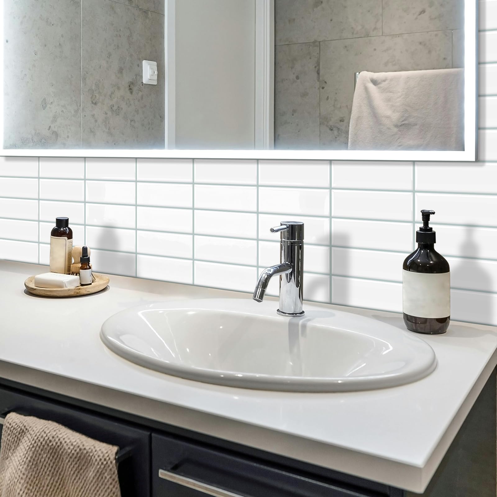 DEWOO Piastrelle adesive 3D per cucina, autoadesive, colore bianco, 10 pezzi | Piastrelle adesive rettangolari, per bagno, parete, cucina, 30,5 x 30,5 cm