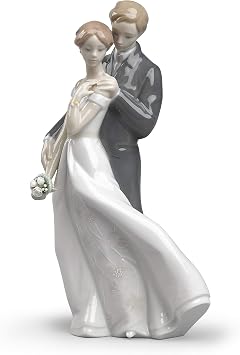 LLADRO Figurine Couple Everlasting Love in Gloss Porcelain. Wedding Decorative Figure. Porcelain Bride and Groom.