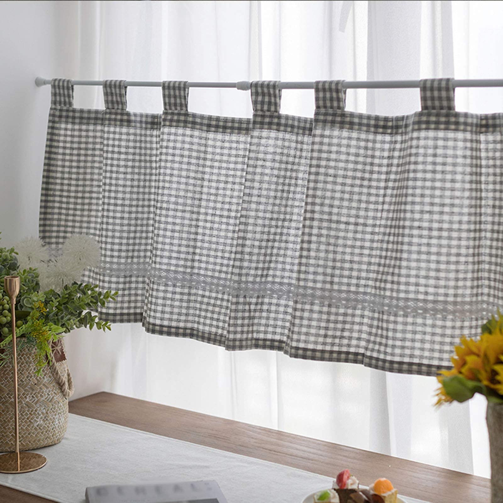 Cortinas a cuadros para cocina: cenefa rústica de lino que llena de luz natural tu hogar