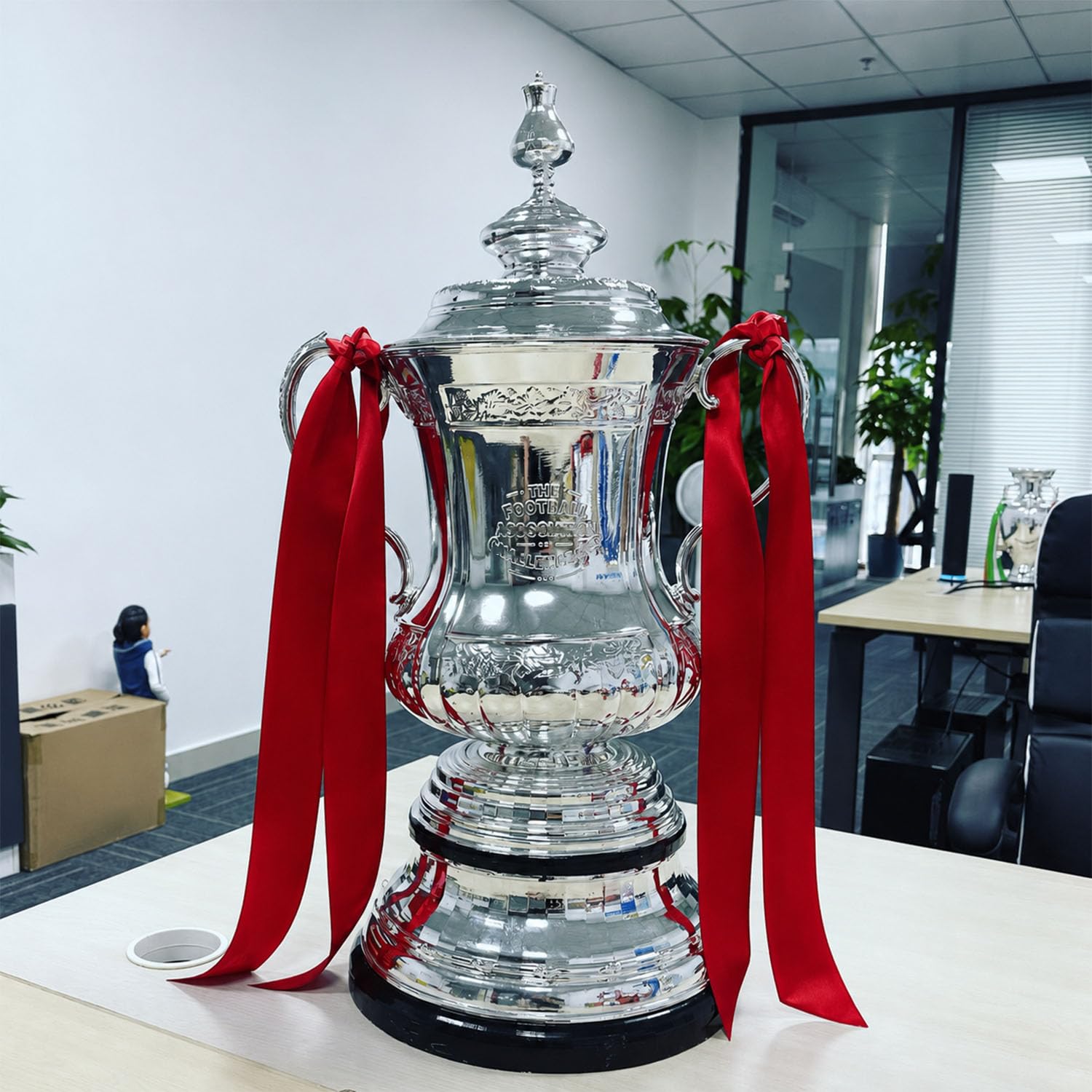 Inglaterra Réplica De Trofeo De Campeón La Copa FA De Fútbol | Trofeo de campeón en resina plateada, recuerdo deportivo coleccionable para oficina y regalo para aficionados