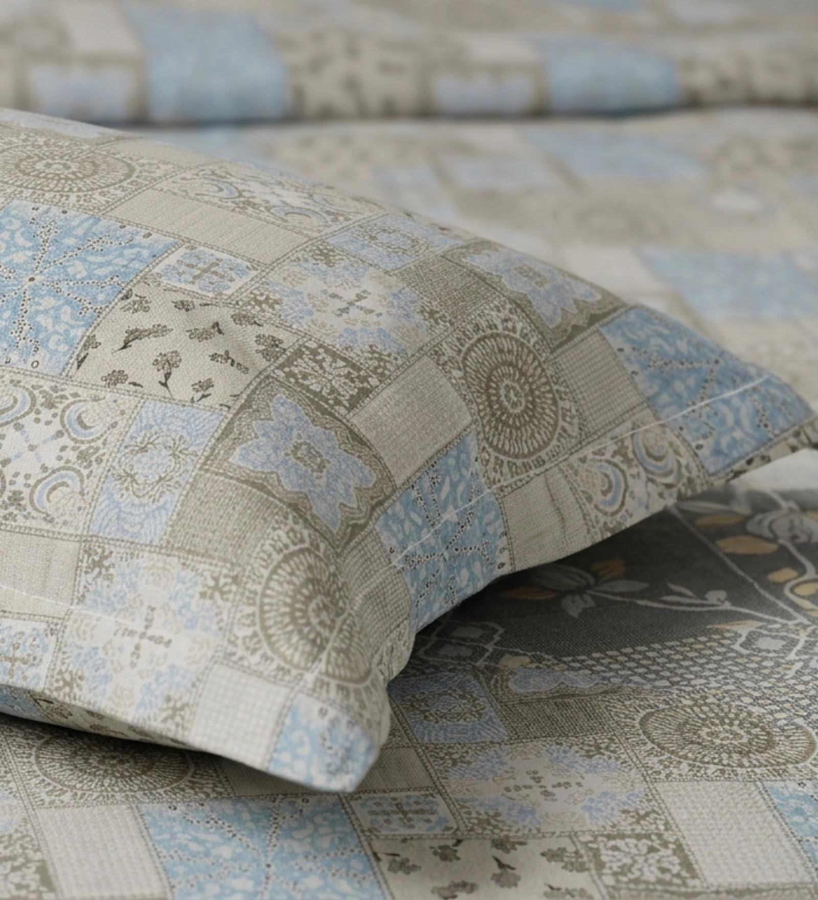 Mafatlal King Size Bedsheet - Beige Blue Leaf Print -22