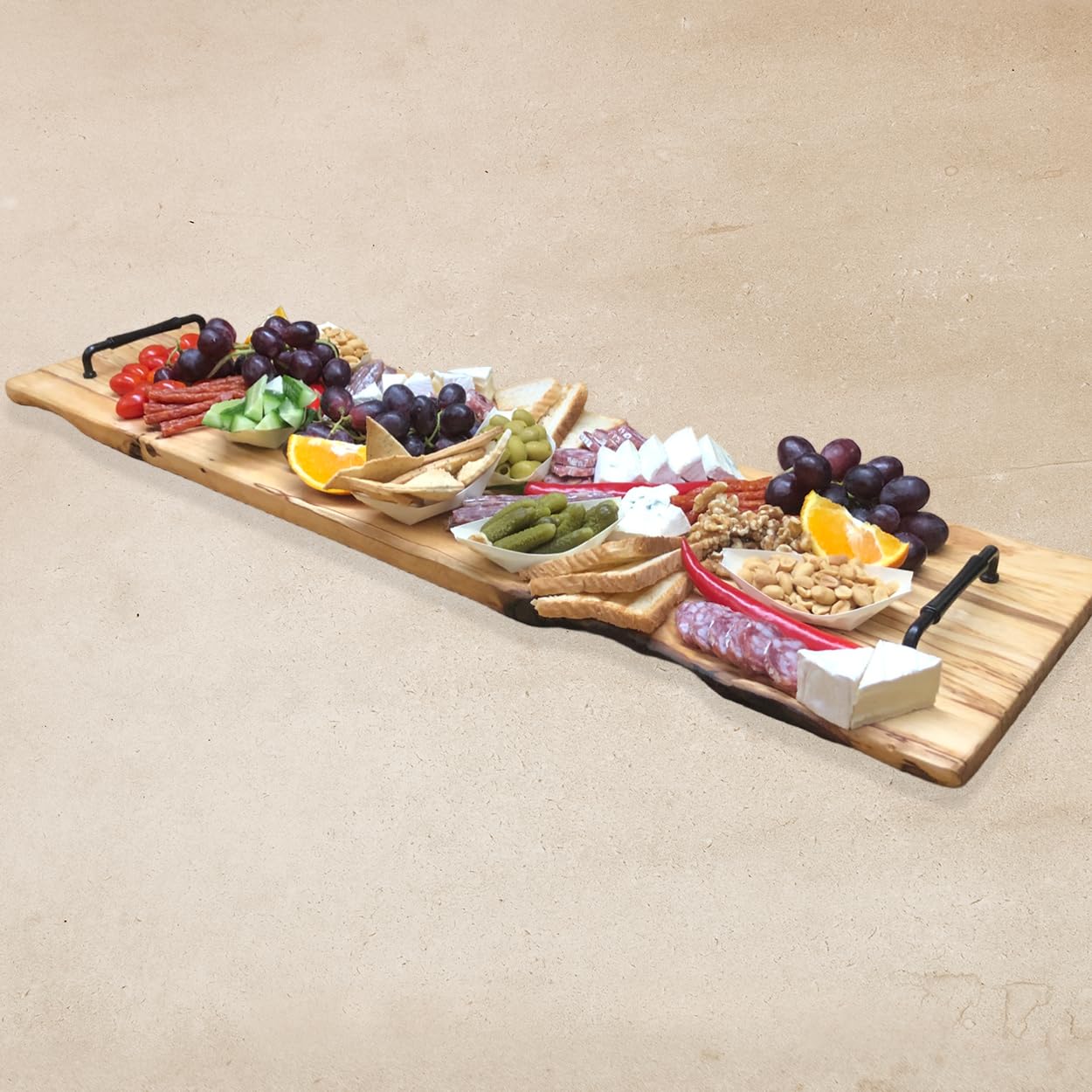 Weeco.Rustikales Holz-Servierbrett mit Griffen, 95 x 24 cm, Käsebrett für Antipasti und Snacks, Handgefertigt