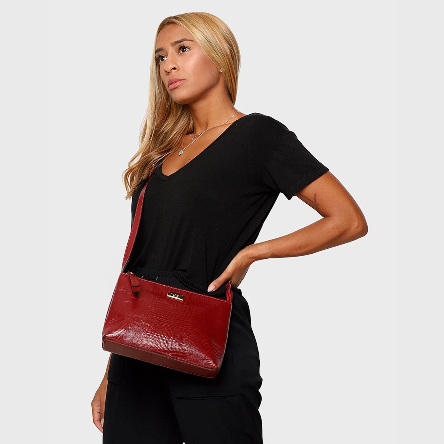 Bolsa Feminina Couro Transversal Mariart Lezard 2190 em promoção! Veja a oferta e mais achadinhos de Bolsas 2 Hoje é o melhor dia para comprar Bolsa Feminina Couro Transversal Mariart Lezard 2190 com aquele preço maroto! Promoção! Aproveite a oferta! 2