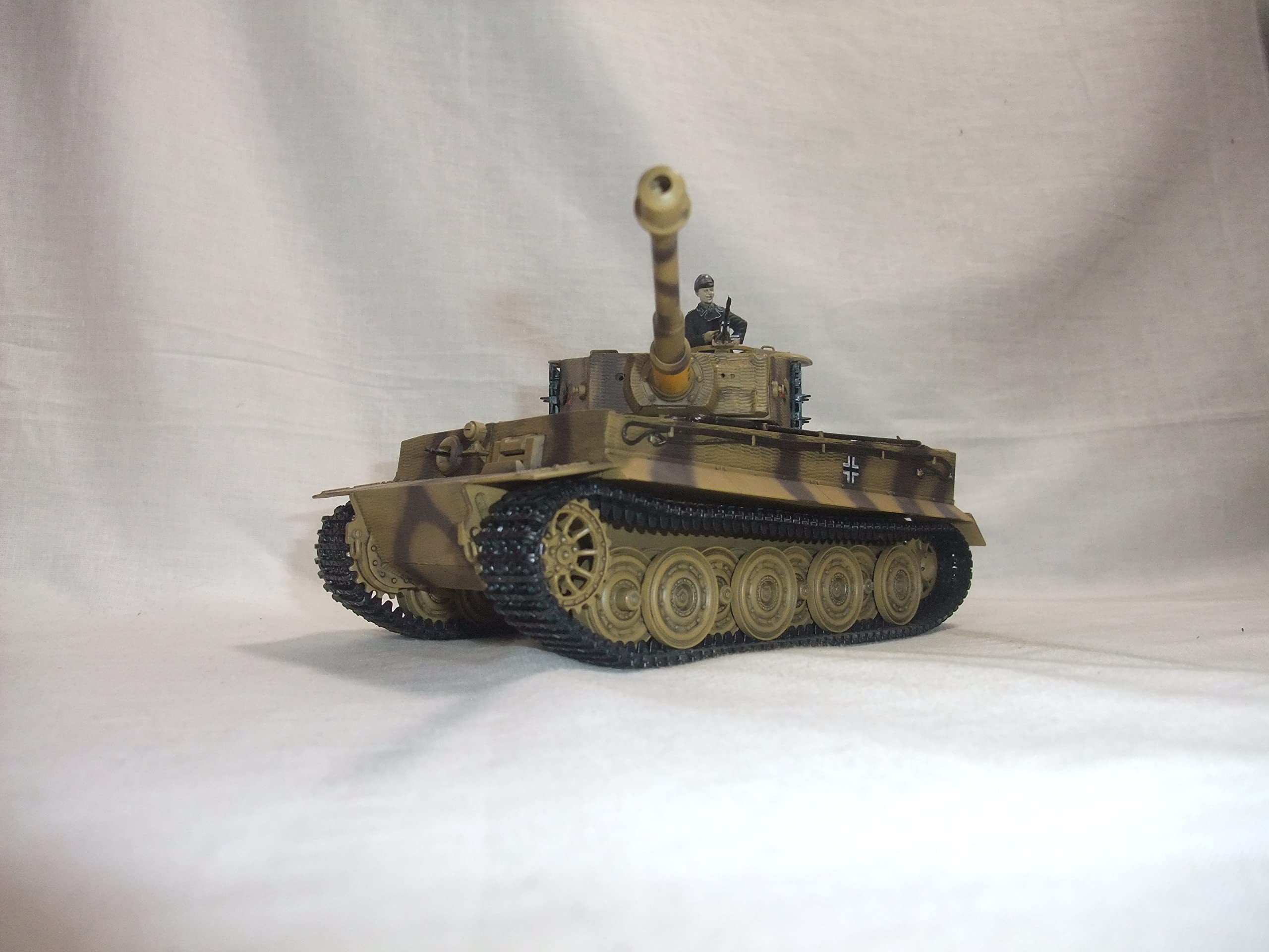 プラモデル完成品1/35戦車ドイツ軍タイガーⅠ インテリア付き Amazon | 完成品 ドイツ軍タイガー1型戦車ツゥエンメリット装甲