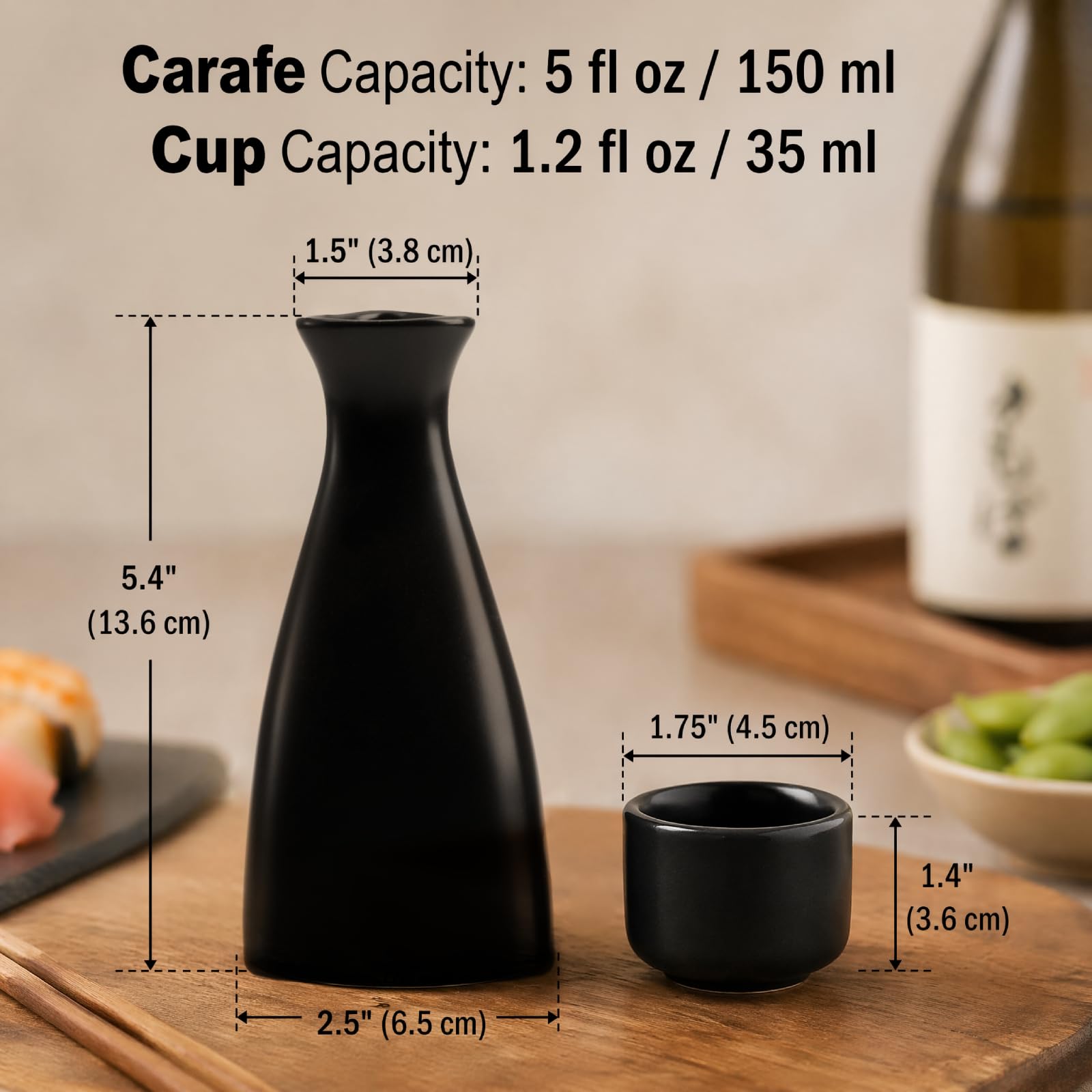 Tosnail Petit set à sake japonais en céramique, 1 carafe de service et 6 tasses, noir | Cadeau idéal pour les amateurs de sake. Carafe lisse en émail de forme triangulaire