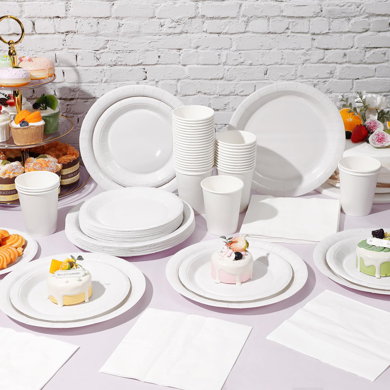 Tioncy Lot de 200 assiettes jetables en carton et serviettes de table pour 50 invités - Pour anniversaire, mariage, fête prénatale, pique-nique en famille - Blanc sable