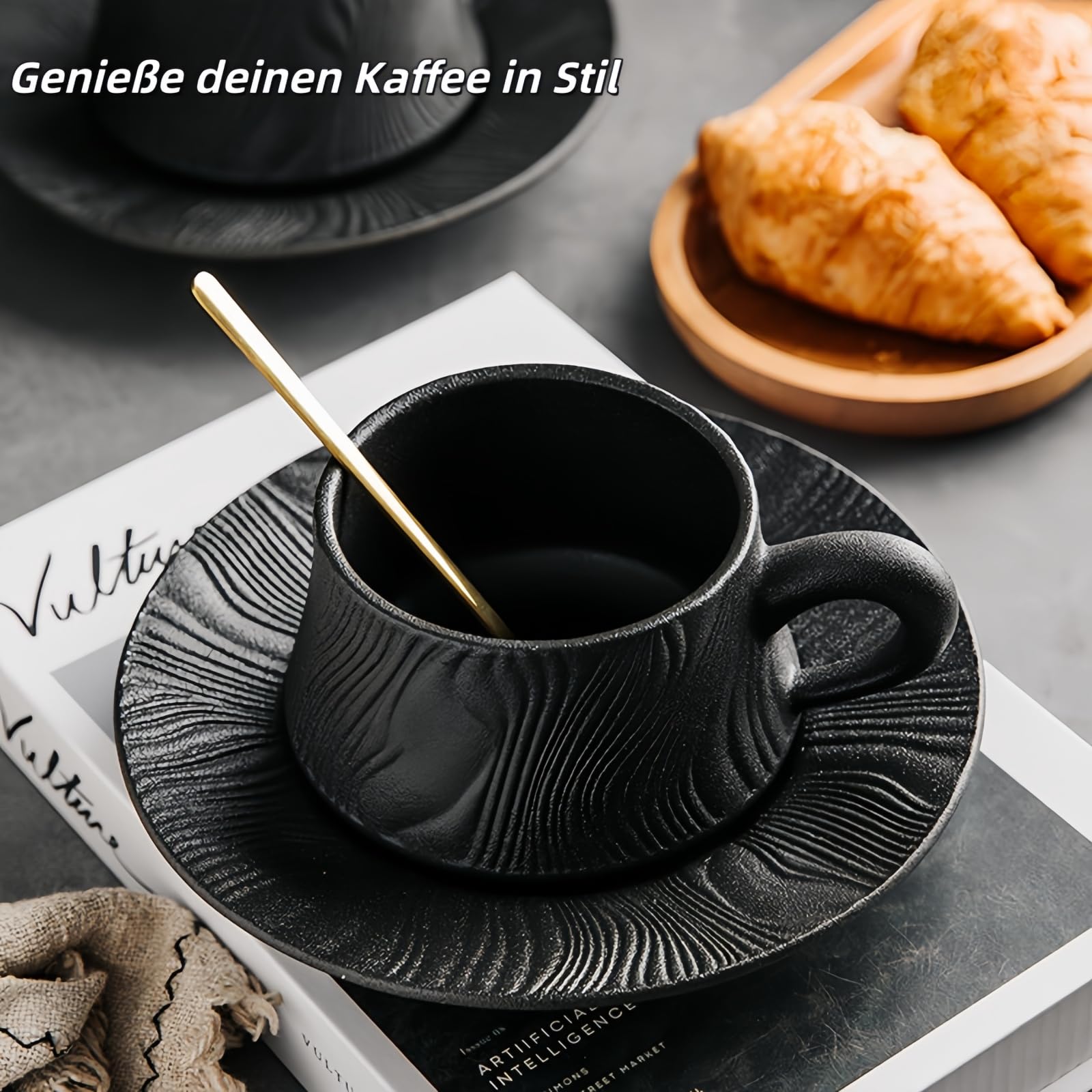 Edles Kaffeeset aus Keramik, matt mit Wasserwellen-Muster, inkl. goldfarbenem Löffel – 250ml Tasse mit Unterteller, für Kaffee & Tee, 2 Farben (Matt Schwarz - 4er Set)