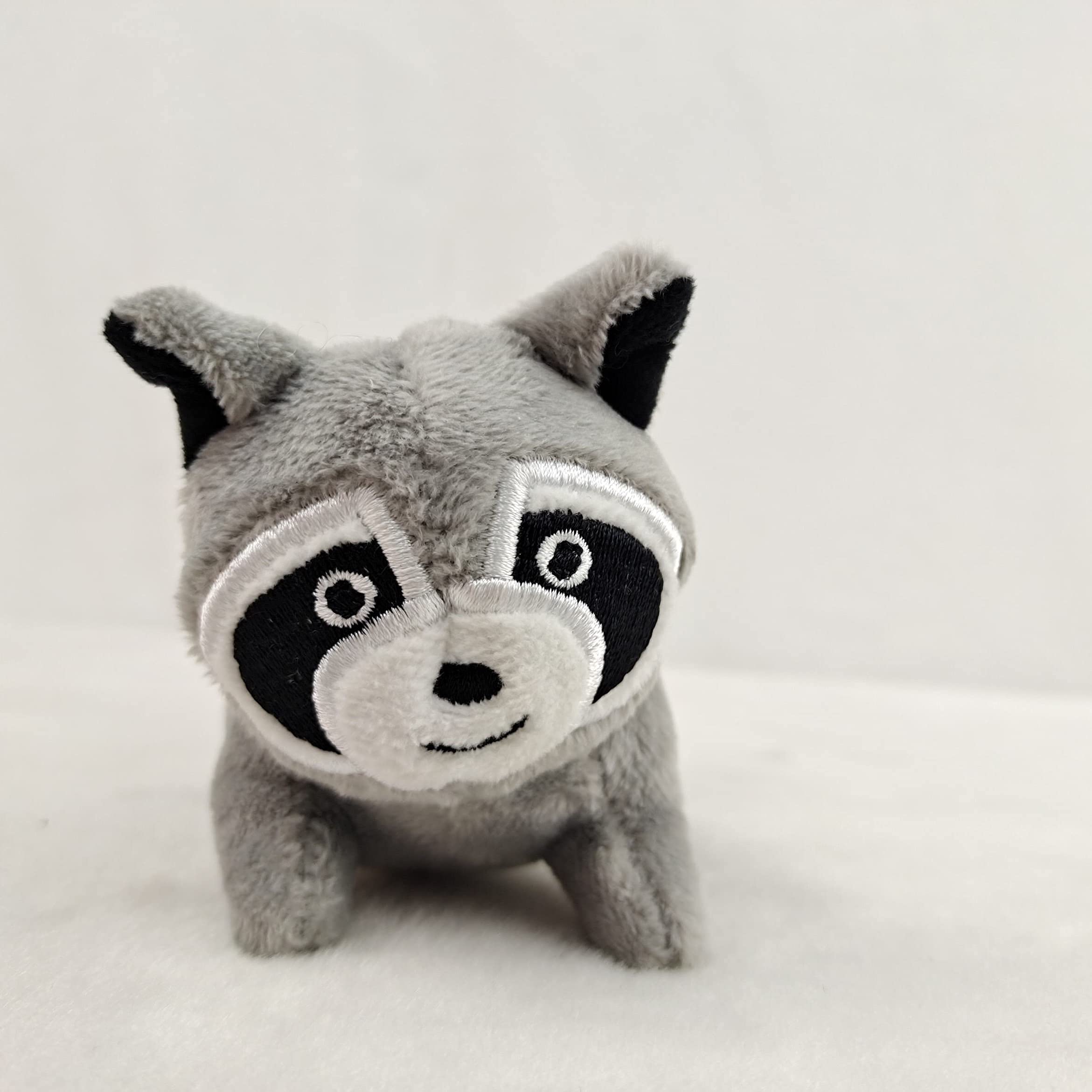 Juguete de mapache para perros, árbol de juguete para perros con juguetes de peluche para ocultar y chirriar, juguete para perros pequeños y medianos. (Paquete de 3: animales de repuesto, mapache)