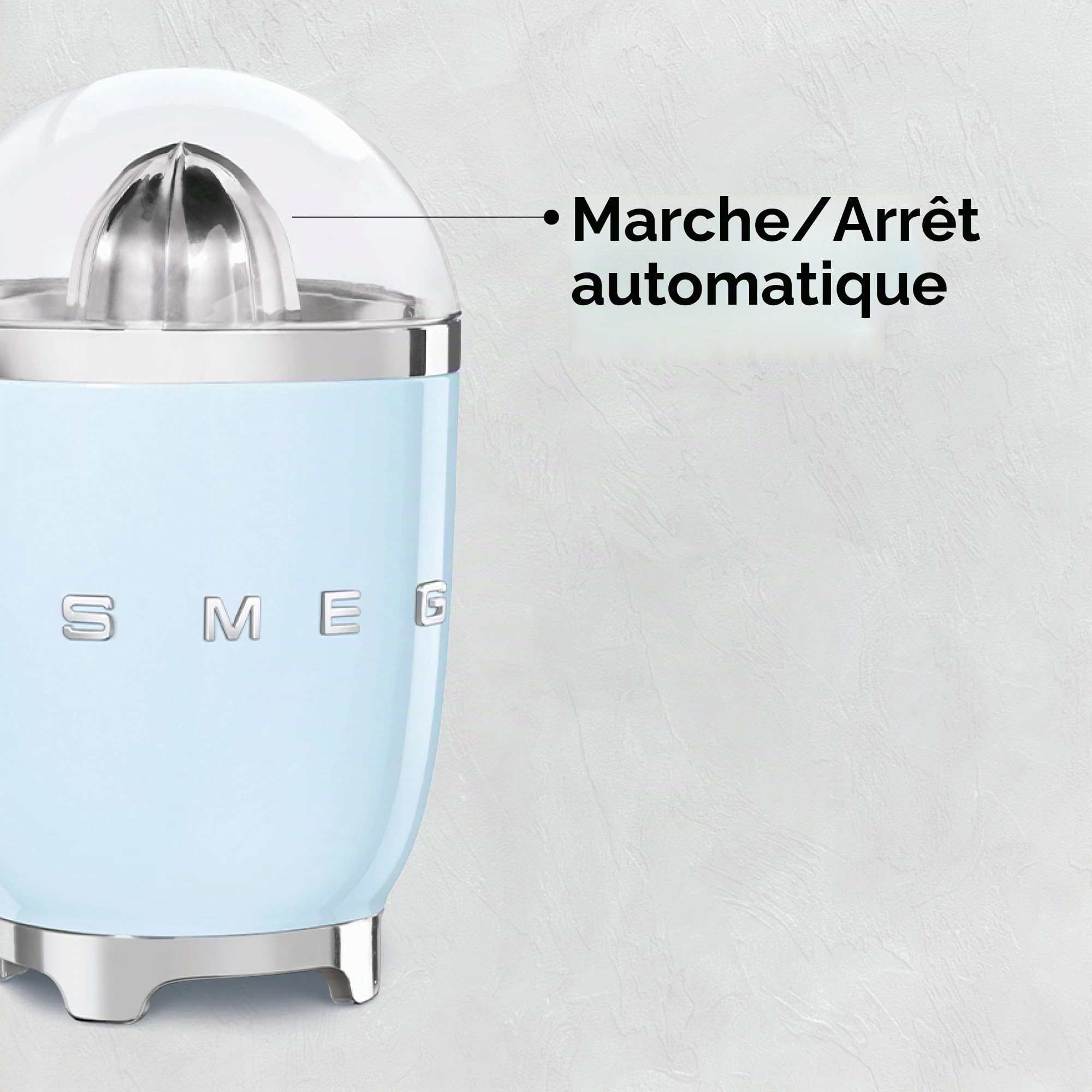 Smeg, Presse Agrumes Électrique CJF11BLEU, Mise en Marche Automatique à Pression, Bec Anti-goutte et Cône Universel, Base Antidérapante, Range Cordon Intégré, 70W, Noir