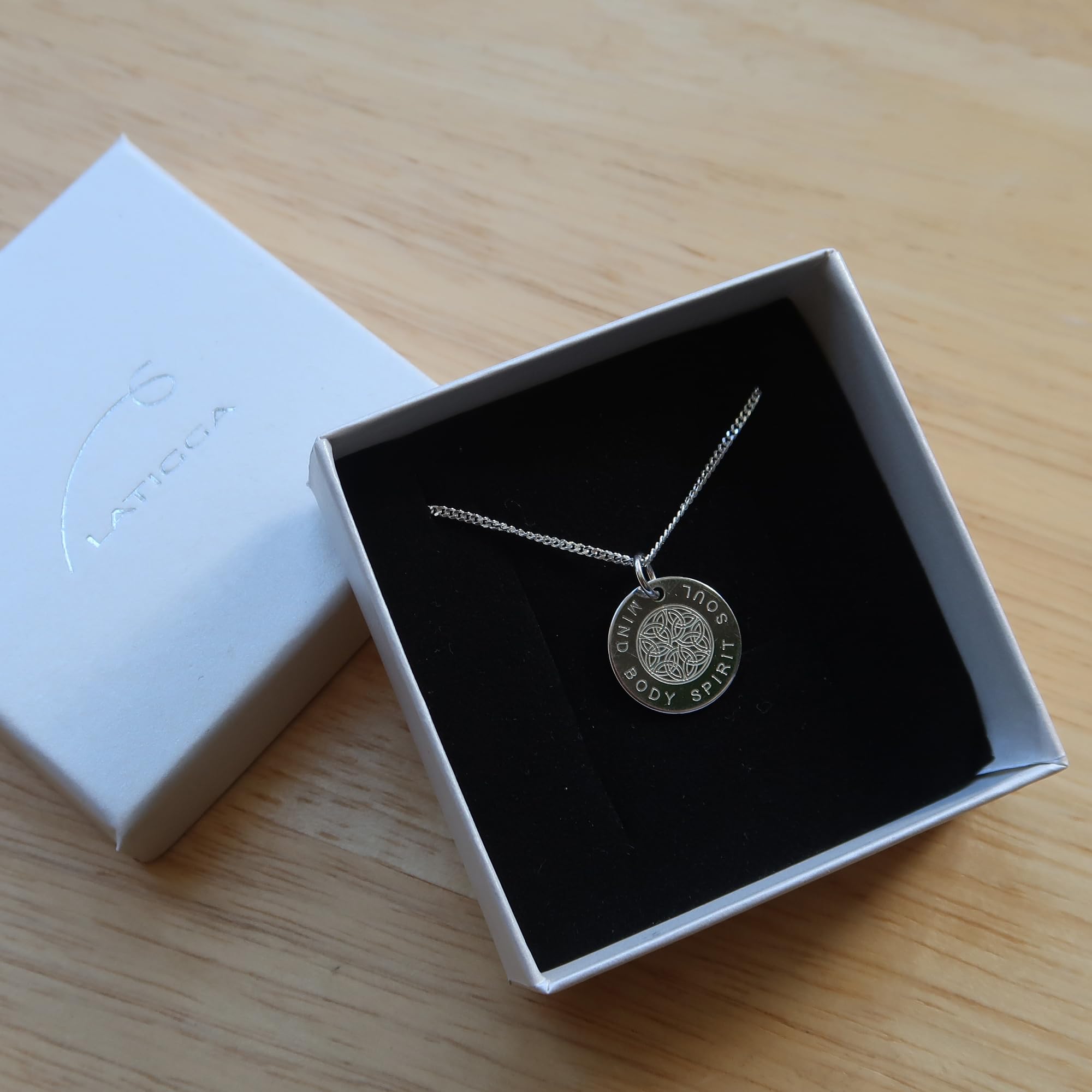 Keltischer Knoten Anhänger mit Gravur, 925 Silber Halskette