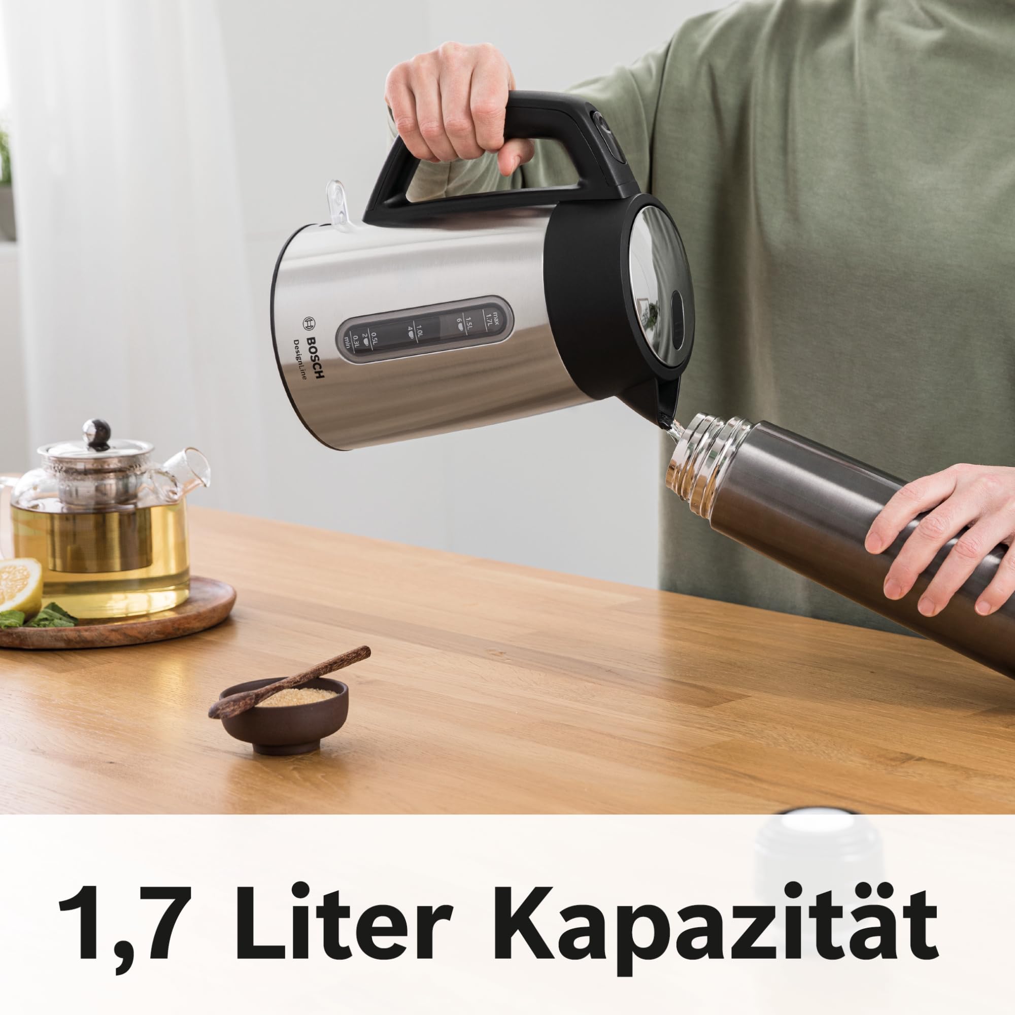 Bosch kabelloser Wasserkocher DesignLine TWK4P440, Ausgießen ohne Spritzer, Tassenanzeige, Wasserstandsanzeige, Überhitzungsschutz, 1,7 L, 2400 W, Edelstahl/schwarz