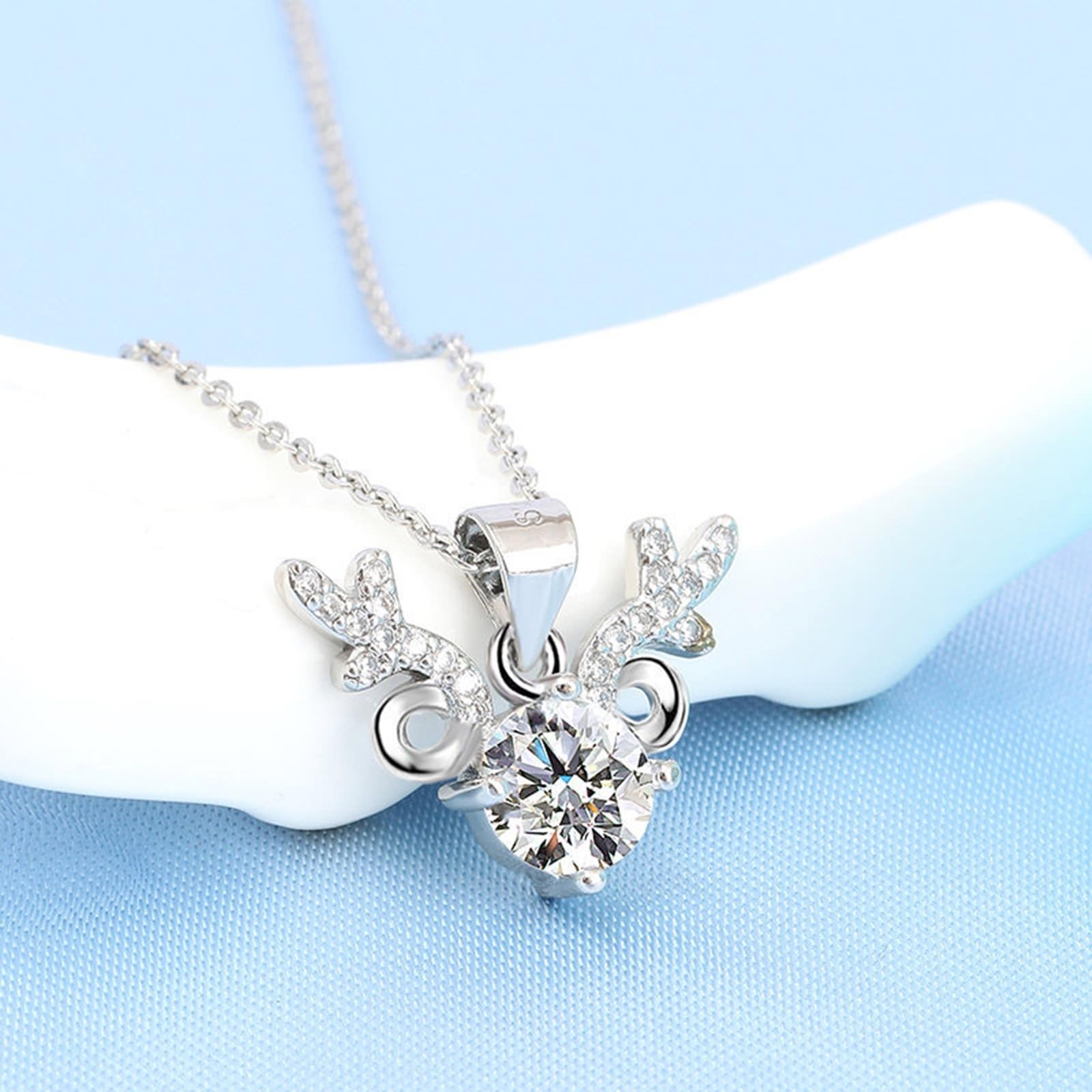 Collar de ciervo para mujer, oro blanco de 9 quilates para mujer, collar con colgante de diamante de laboratorio de ciervo para ella