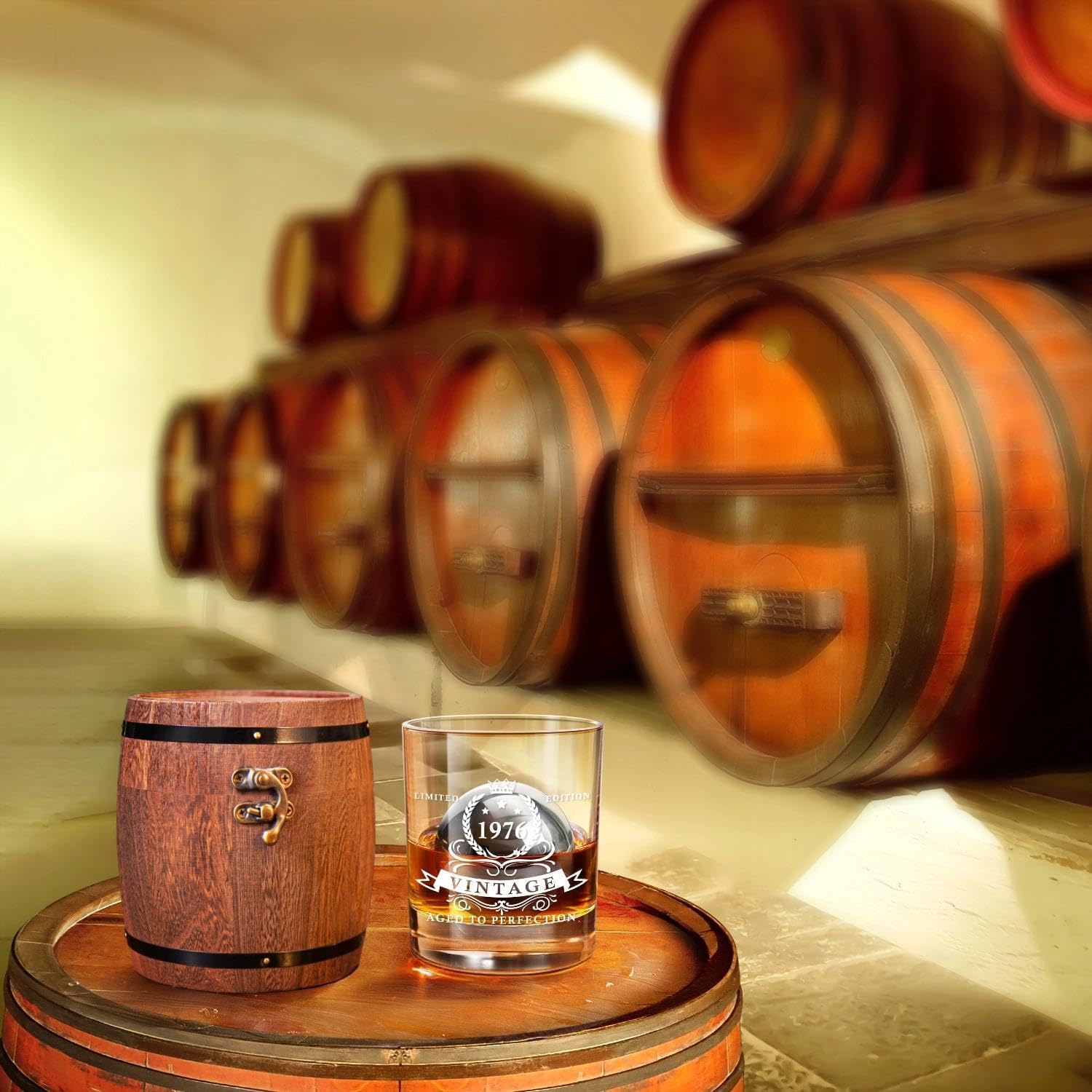LIGHTEN LIFE Prezenty na 50. urodziny dla mężczyzn - zestaw szklanek do whisky z 1975 r. w pudełku beczkowym - pomysły na prezent dla taty, męża