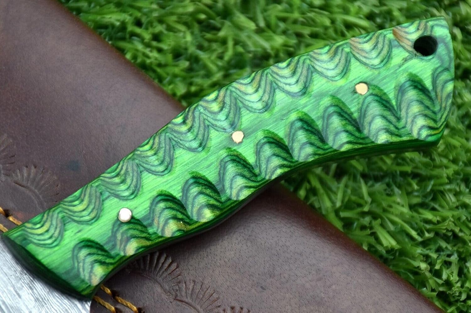 Damascus steel blade skinning knife with Leather sheath, 4.25 inches long Hand forged clip point blade with 3.75 inch cutting edge, Green wood scale Jigged with sturls, Includes Leather sheath