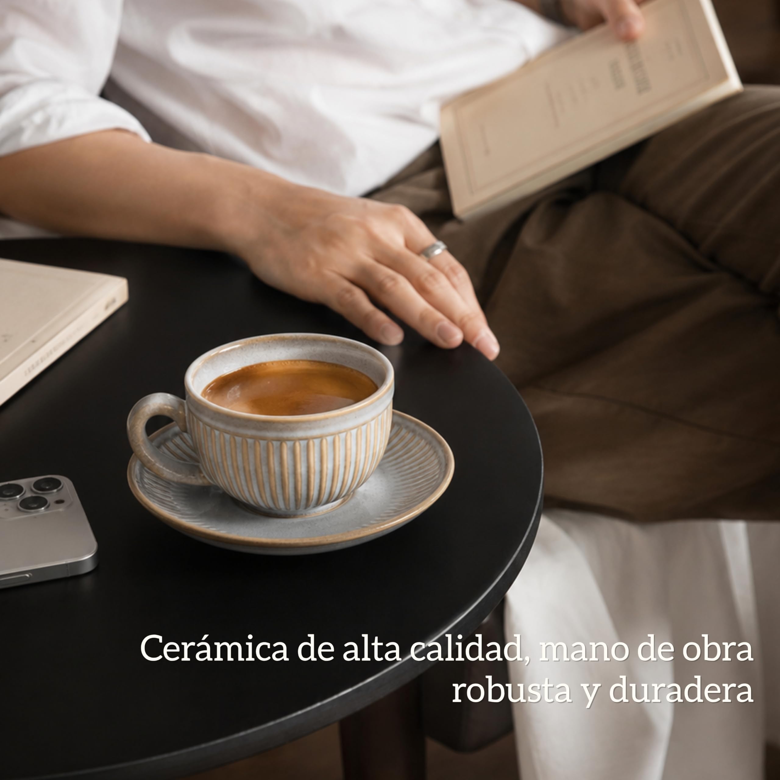 Tazas de Café Espresso con Platos - 6 x 100 ml con Asa - Estrias Antideslizantes - Cerámica Paredes Gruesas - Juego de Té - Aptas para Lavavajillas - Caja de Regalo - Blanco