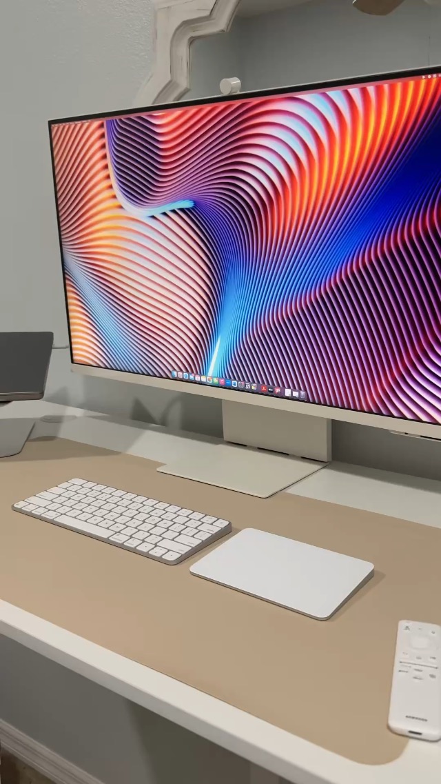 Watch The Samsung 32 inch M8 Smart Monitor on Amazon Live