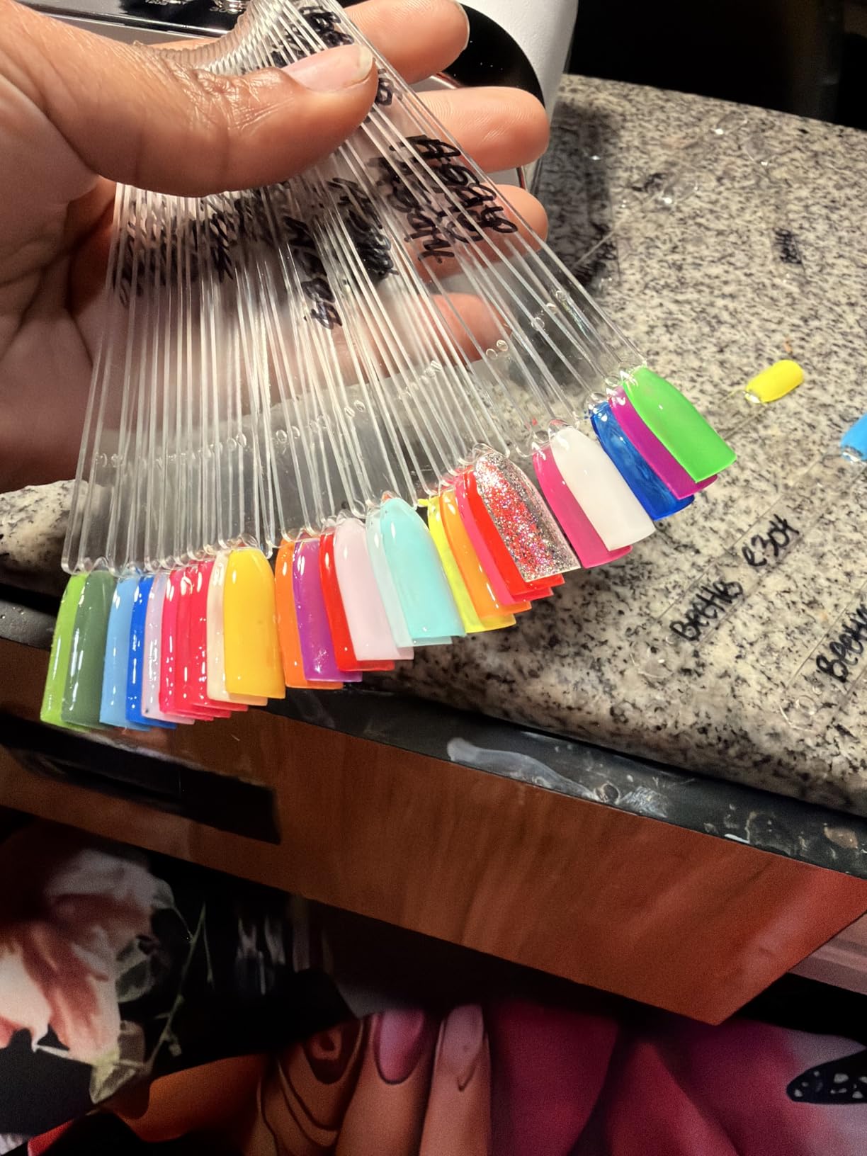 Novsix 200 Pcs Nail Swatch Sticks - Clear Swatches for Gel Polish - Transparent Acrylic Practice Tips with Metal Rings | Suitable for Adding Designs, Rhinestones, Charms, & Compatible with Silk Nail Wrap