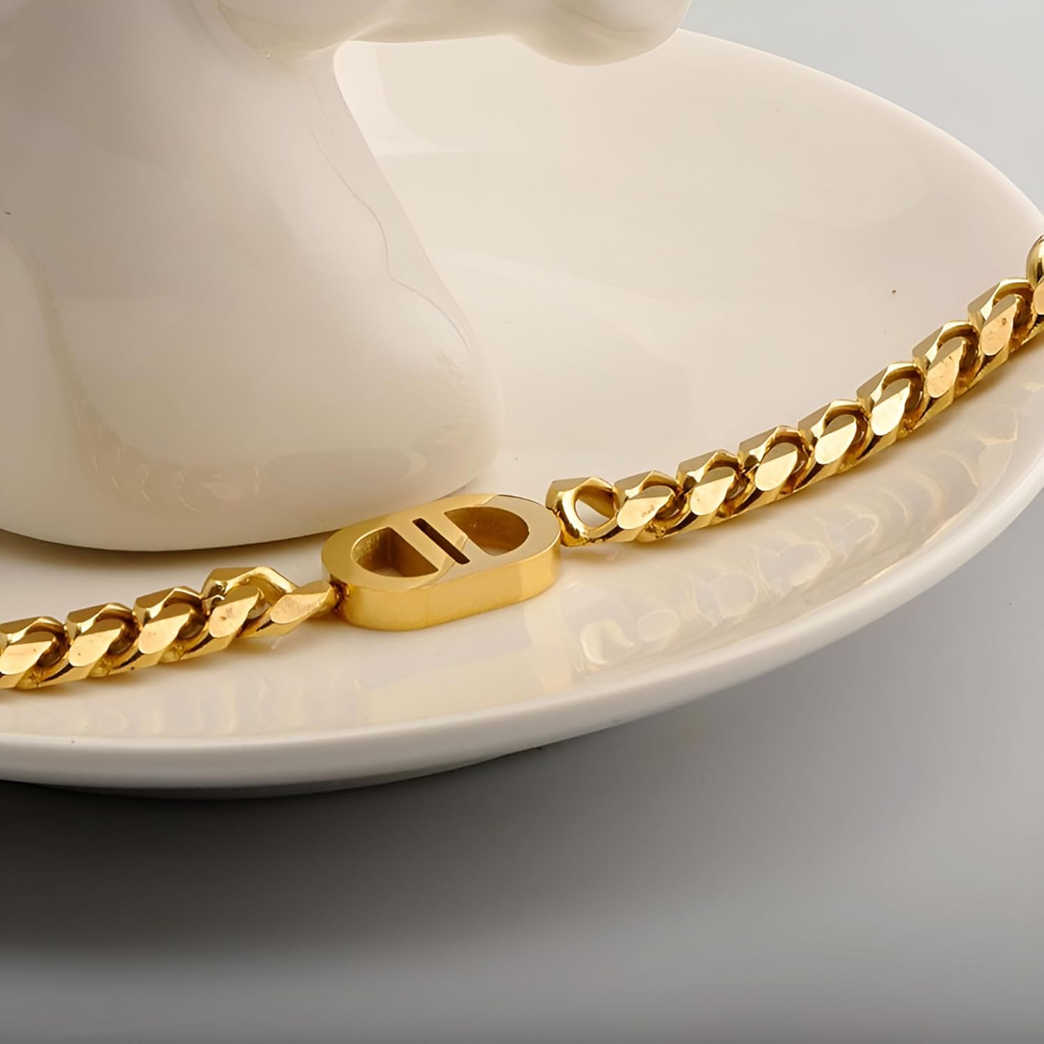 Classic silvery Letter Necklace – Stylish Cuban Chain Choker – Elegant Gift for Women & Teens