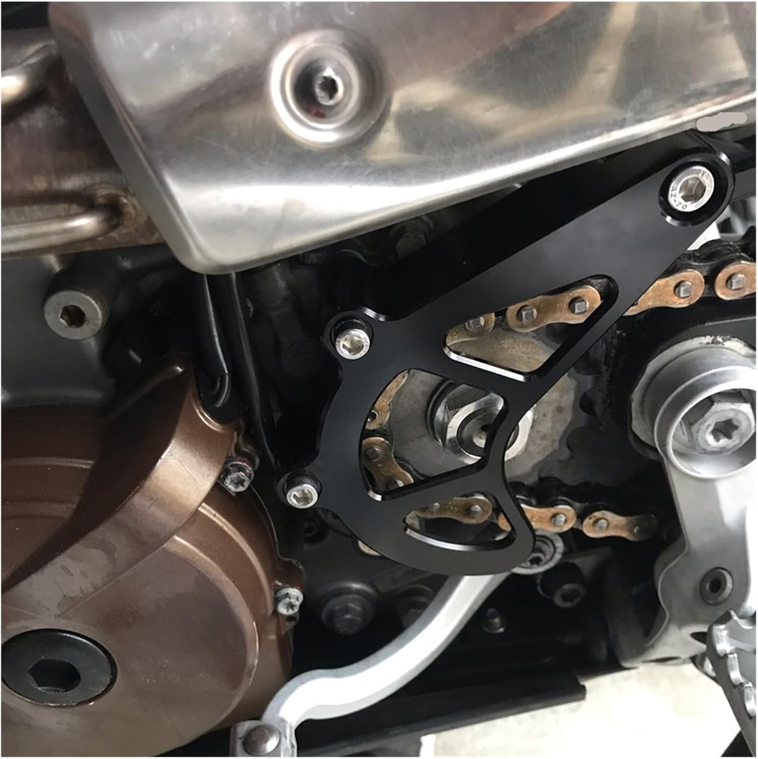 Compatible With 690 Enduro R 690 SMC Compatible With Husqvarna 701 Enduro & SM 2020 2021 2022 Front Sprocket Cover Case Saver Protector Chain Guard(Black)