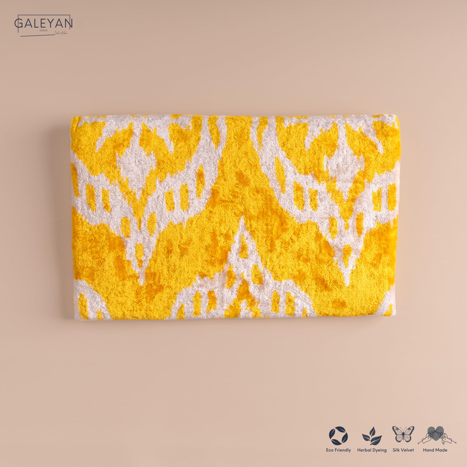 Bolso Ikat de terciopelo de seda hecho a mano, estilo sobre, diseño bohemio, patrón étnico, opción de correa de cadena, bolso de mano de fiesta de noche, bolso de mano premium, blanco roto