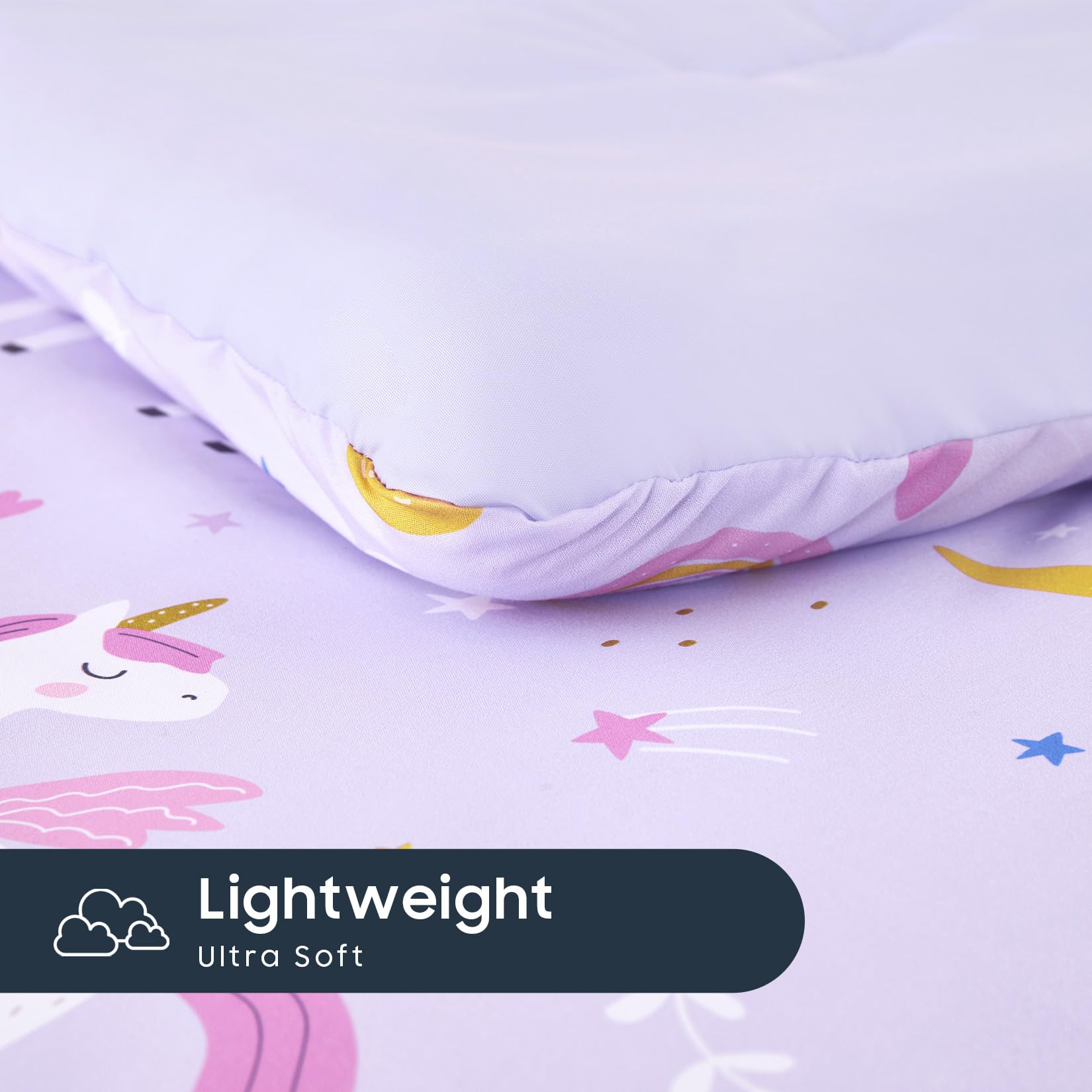 Wake In Cloud - Juego de ropa de cama infantil para niñas, lindo unicornio y estrellas arcoíris, juego de cama suave de 4 piezas para cuna que incluye edredón, sábanas y funda de almohada, color