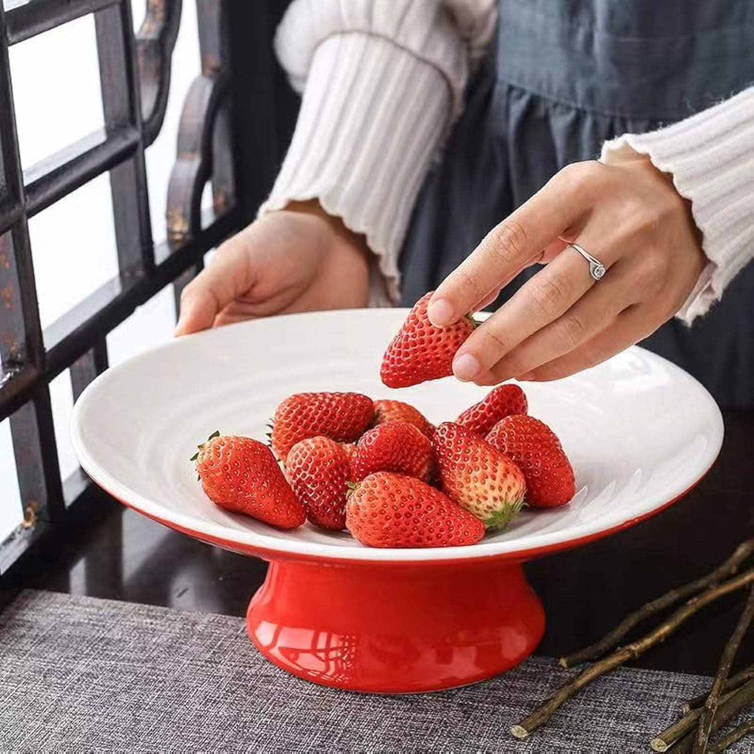 Ceramic Fruit Bowl, 10 Inch Large Fruit Basket, Fruit Bowl on Kitchen Counter, Fruit and Vegetable Rack (Red)
