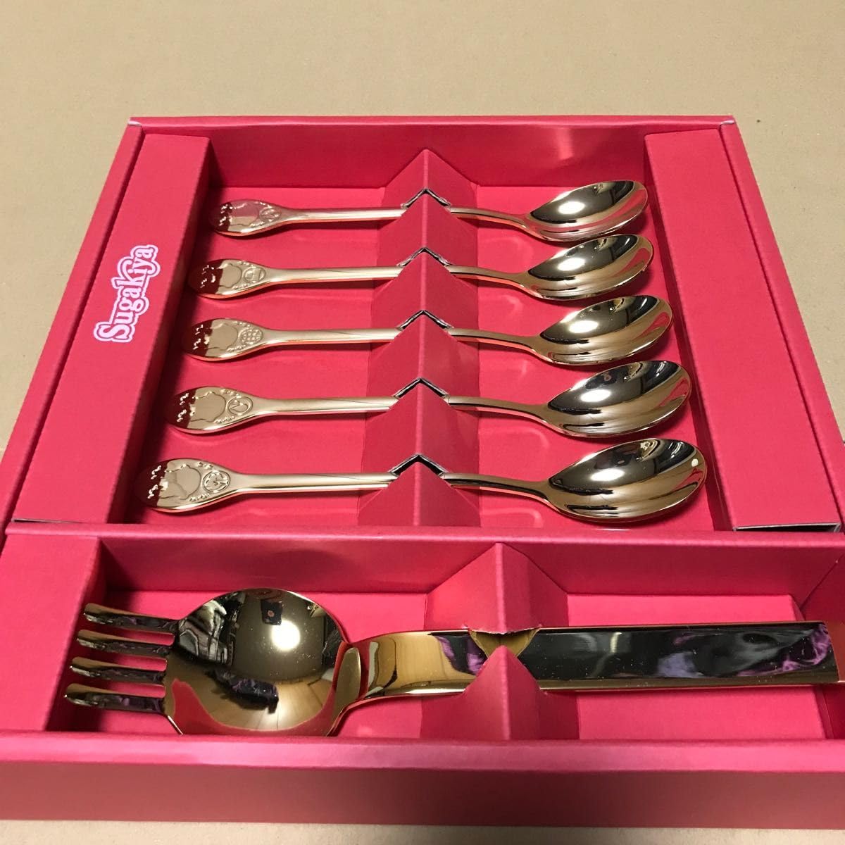 スガキヤ　　どんぶり　スプーン　コップ Amazon.co.jp: スガキヤ 丼&ラーメンフォークセット 寿がきや