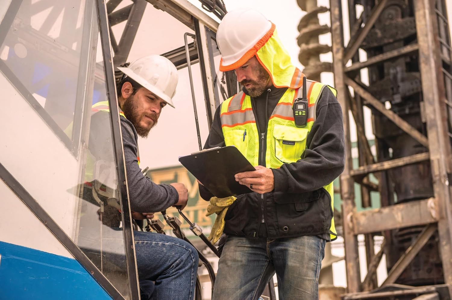 Kishigo Unisex High Visibility Reflective Premium Black Series Black Bottom Vest 1515, Zipper Closure, Polyester, ANSI 107 Type R/Class 2, Construction, Utility, Waste Management (Lime, M)