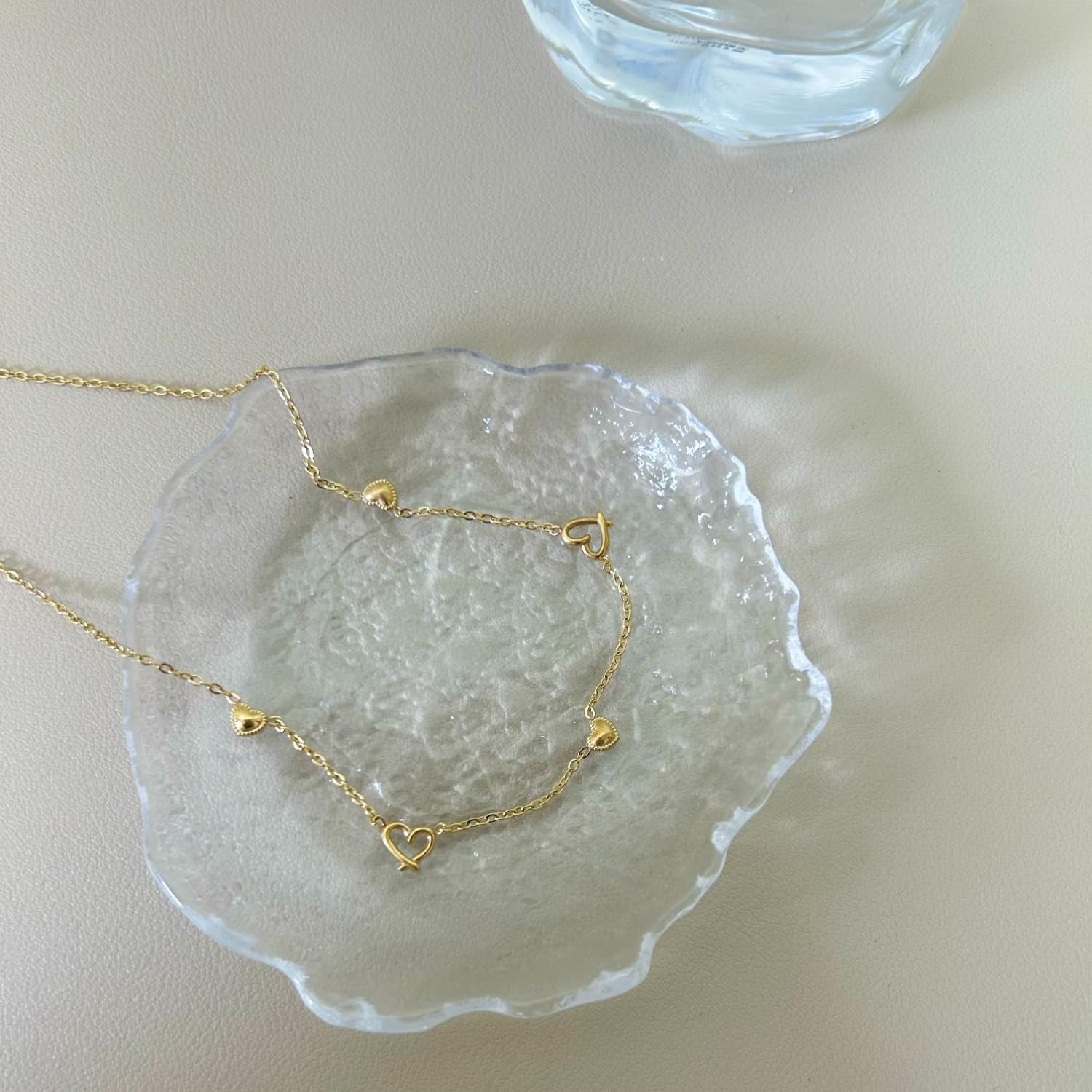 Exquisite Design Tiny Peach Heart Necklace, Common Luxury Heart Necklace, Hollowed Heart Titanium Steel 18K Gold Plated Choker Chain Necklace