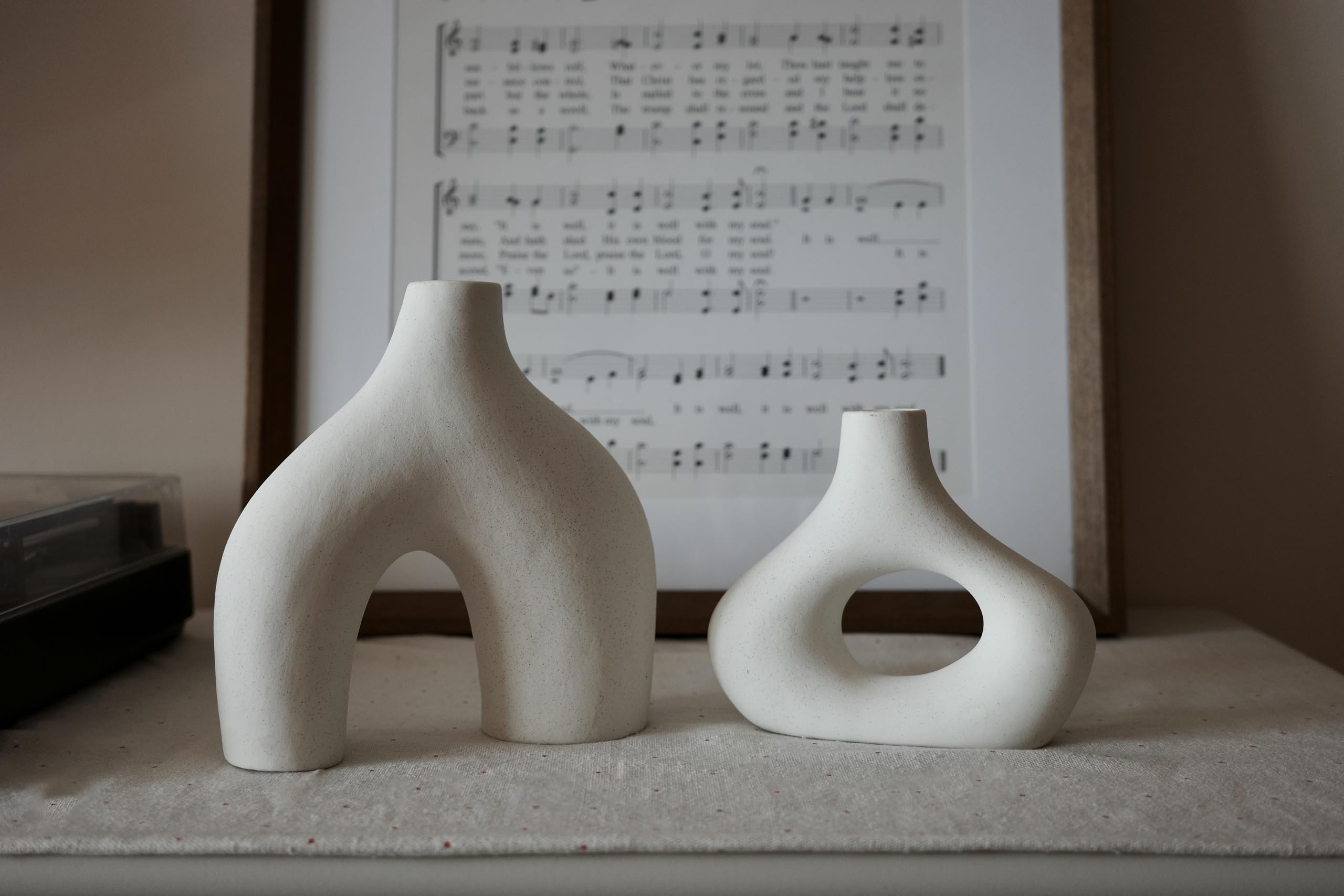 Carrot's Den Donut Vase, 2er Set - Minimalistischer nordischer Stil, weiße Keramikvase Dekor - Tischdekoration Hochzeit, Wohnzimmer, Bücherregal, Schlafzimmer, Büro, moderne Boho Wohnkultur (Warmweiß)