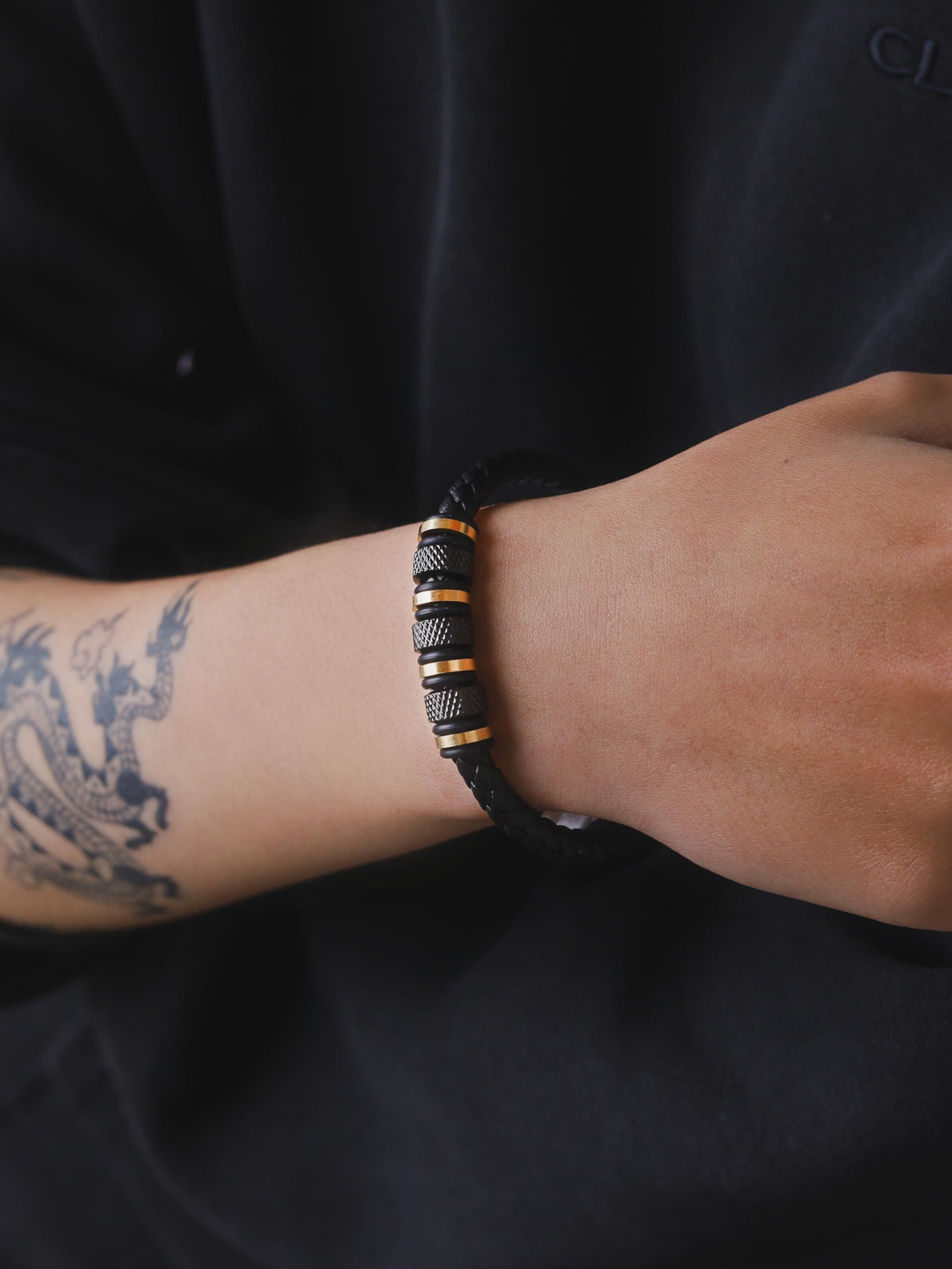 Pulsera de cuero trenzado para hombre de oro negro con dije de acero inoxidable | Regalo ideal para el día del padre para él.., Cuero, No es una piedra preciosa 7