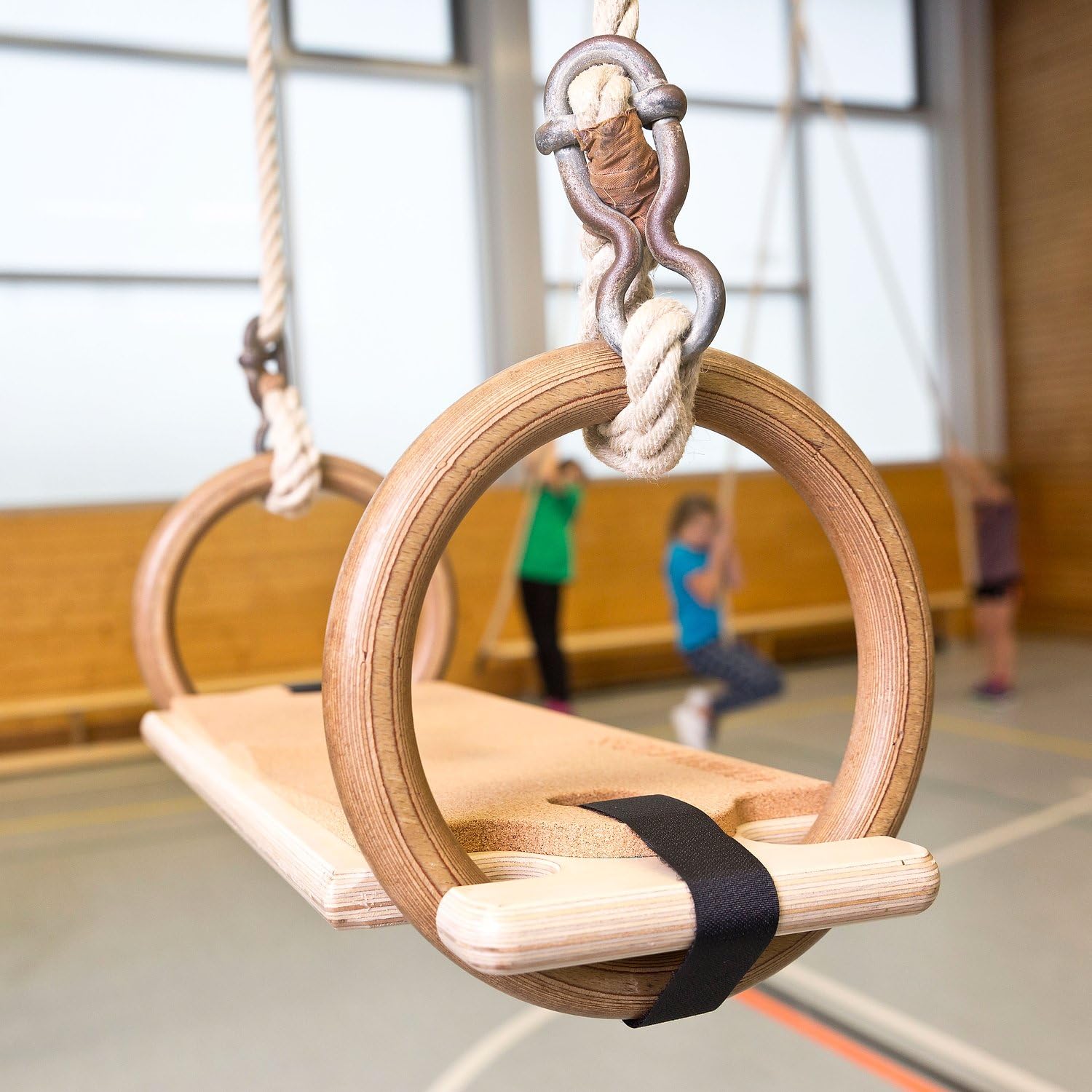 Sport-Thieme Schaukelbrett | Für Turnringe bis 28 mm | Schnelle Montage mit Klettbändern | 1 Brett | Natur | Holz aus nachhaltiger Bewirtschaftung | 60x20 cm | 2 kg