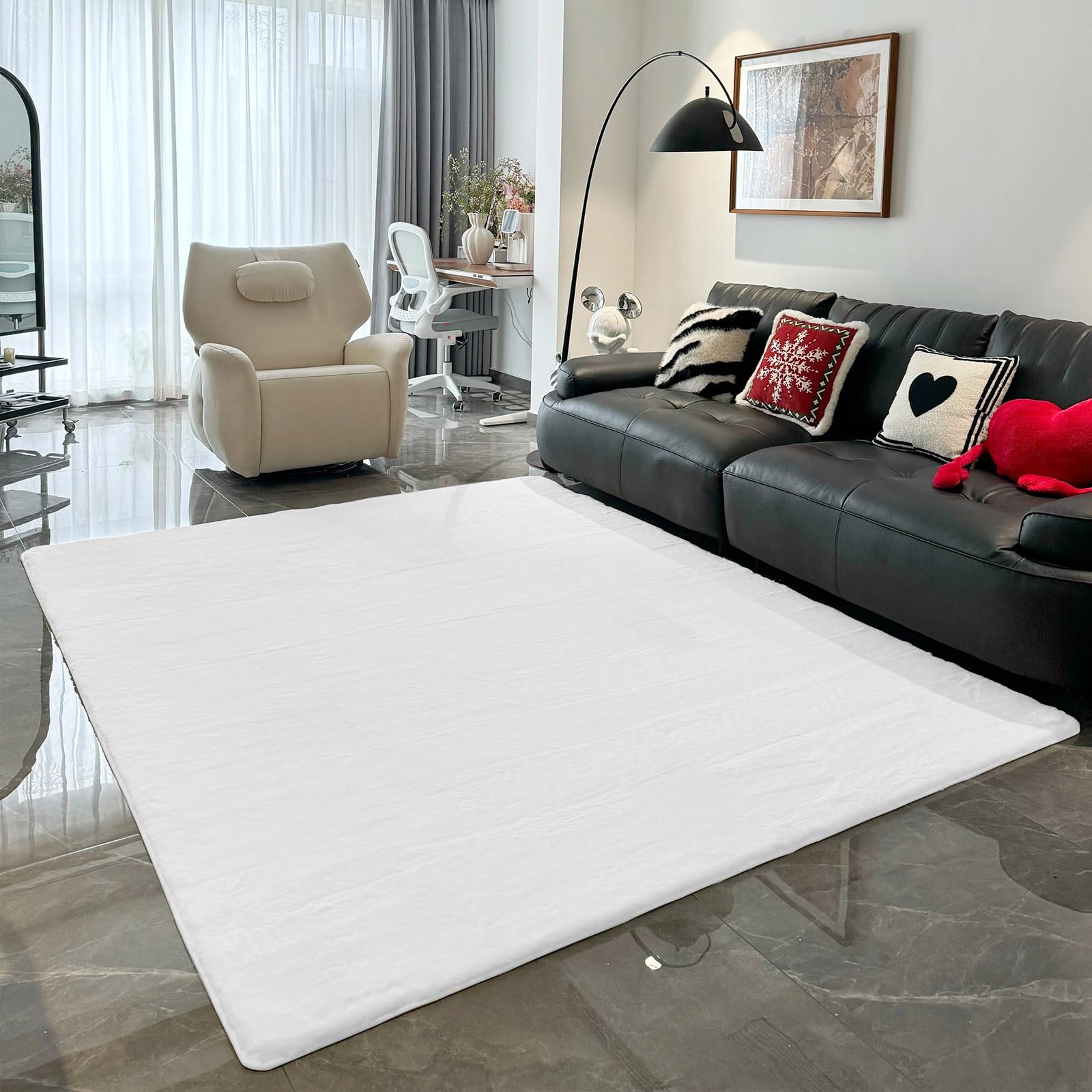 Tapis en fourrure synthétique moelleuse et haut de gamme pour une descente de lit ivoire chic