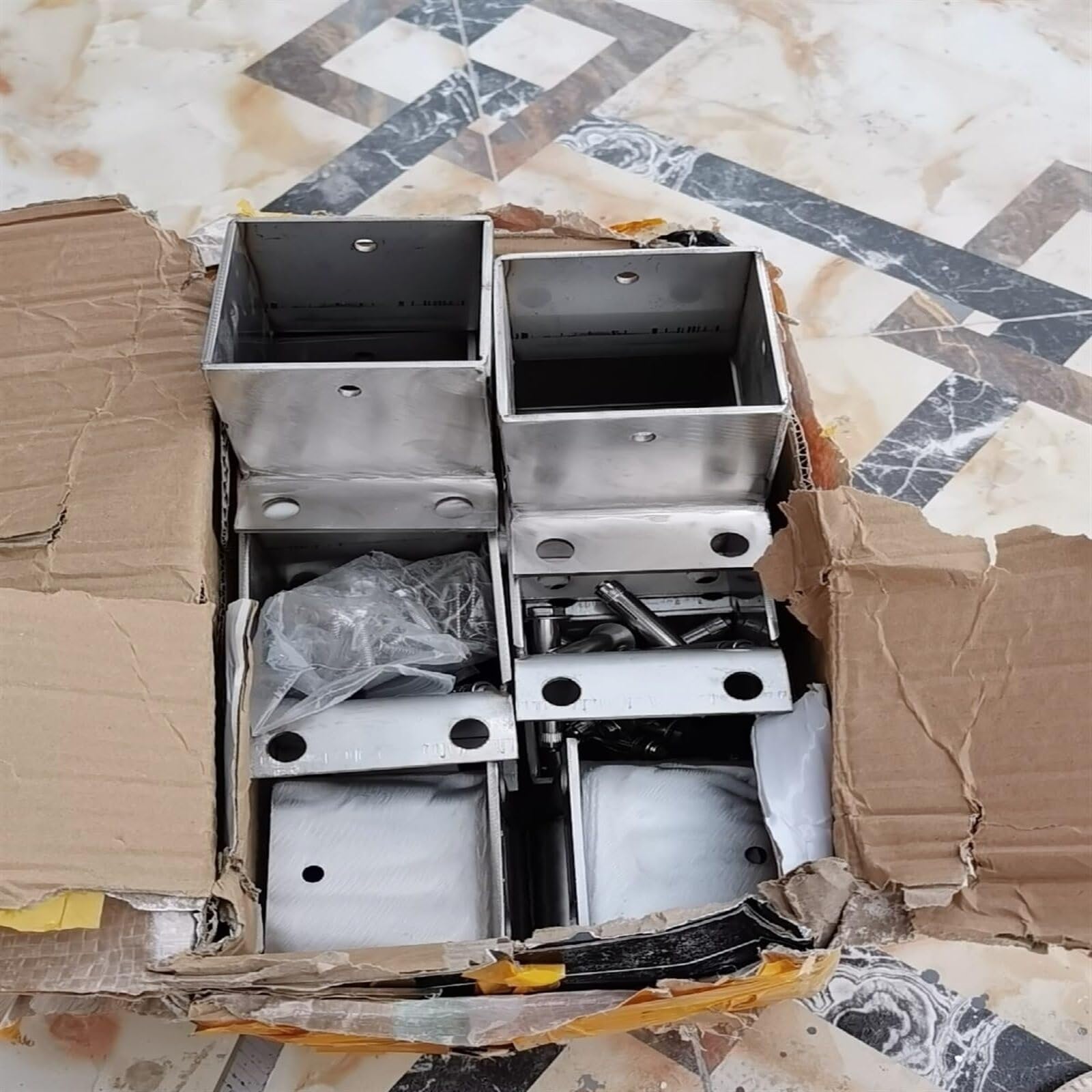Robustes Betonpfostenfundament-Set für Pergolen und Gartentore (2x2 bis 8x8 Zoll), stabile Vierkant-Säulenhalterungen mit Schrauben und Befestigungsmaterial, langlebige Verankerungshalterung