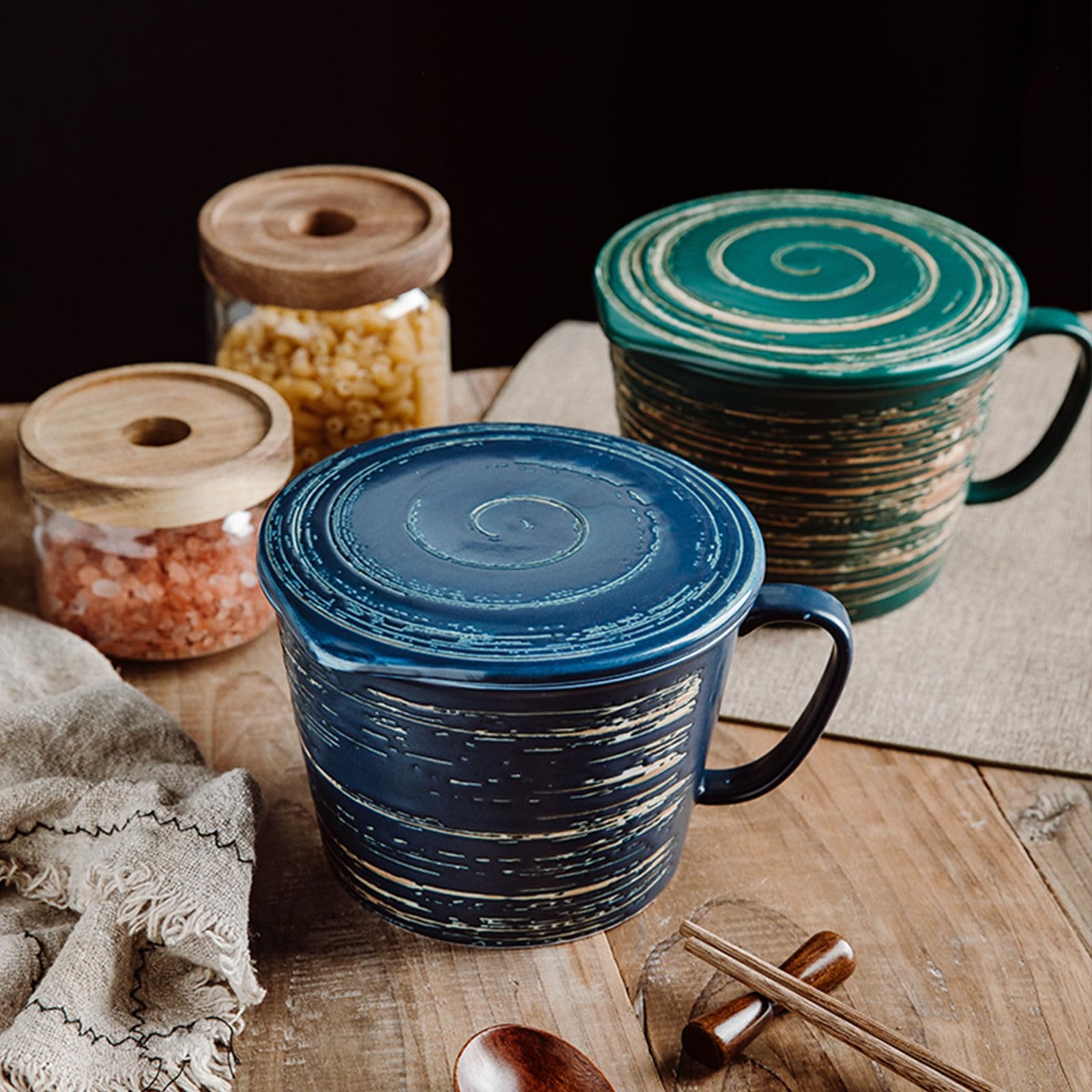 Ciotola in ceramica per ramen con manico e coperchio, grande tazza per noodle con coperchio, ciotola profonda per zuppa adatta al microonde (blu, 880 g)