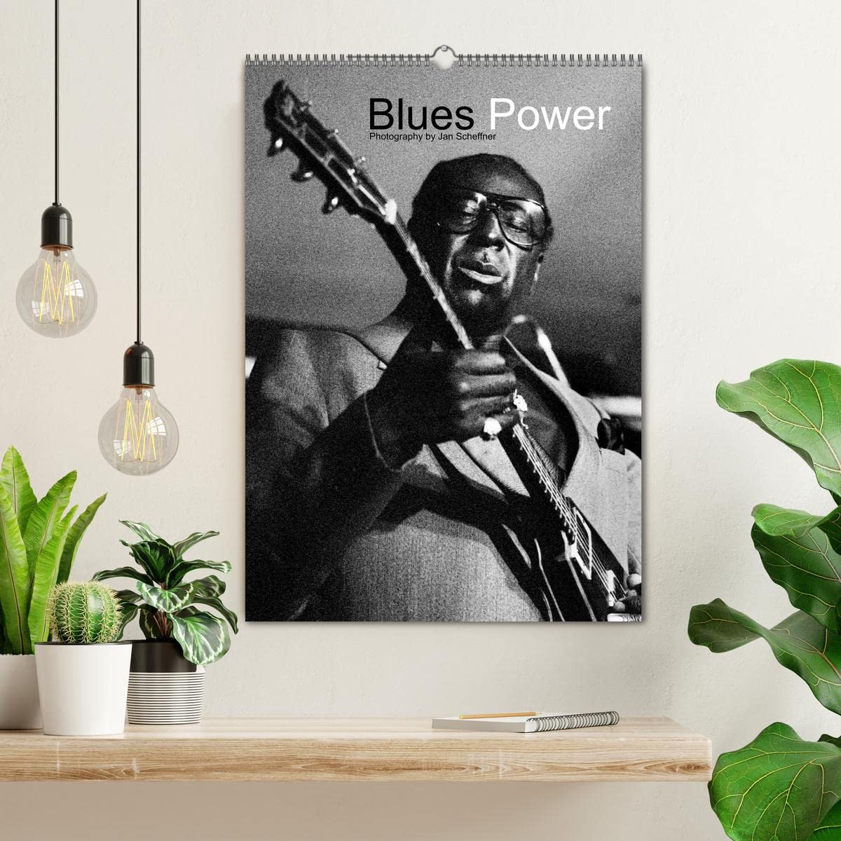 Blues Power (Wandkalender 2026 DIN A2 hoch), CALVENDO Monatskalender: Klassische S/W Aufnahmen bekannter Musiker der Blues Geschichte (CALVENDO Kunst)