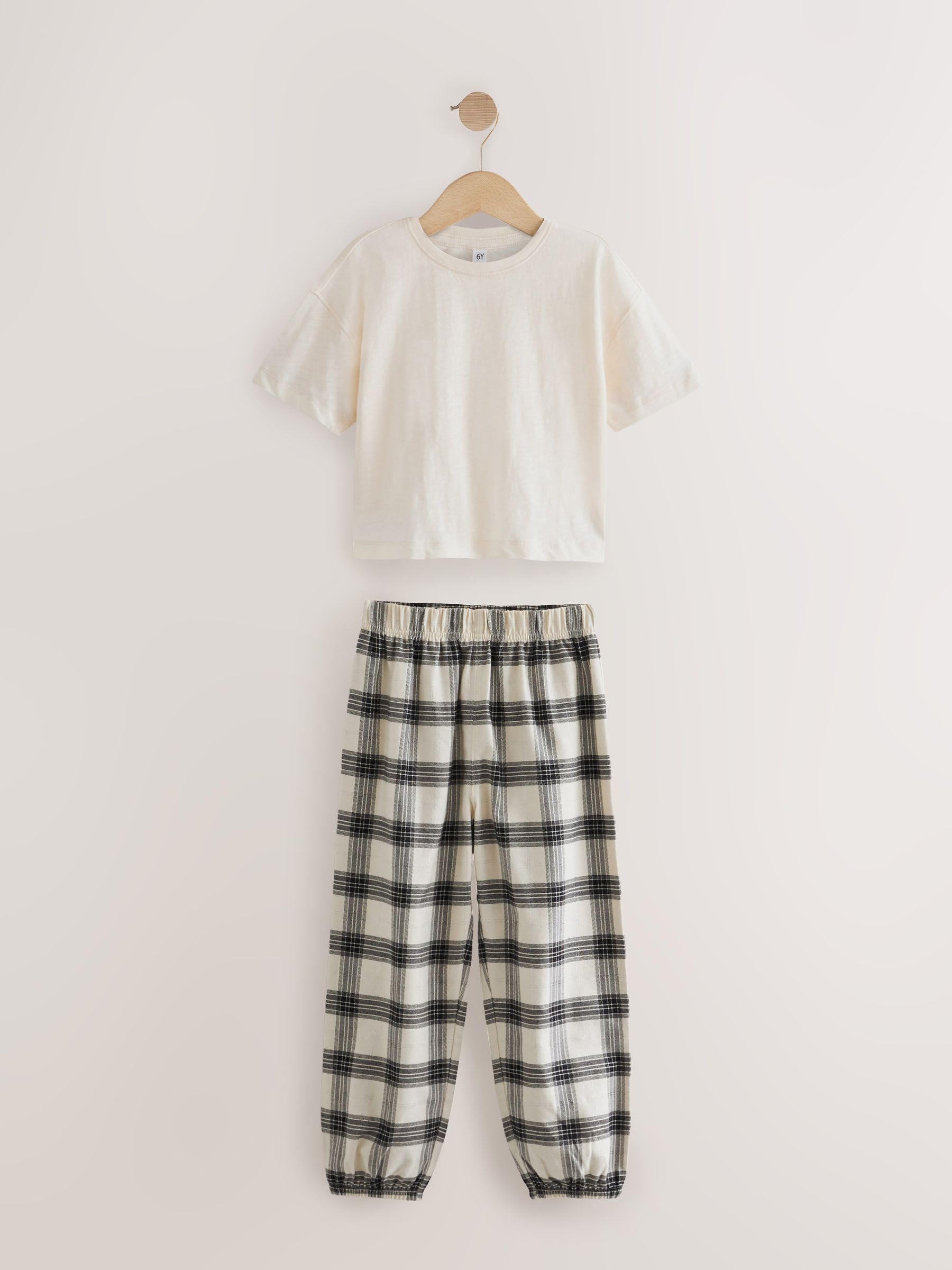 NEXT Mädchen Karierte Pyjamas aus Webstoff im 2er-Pack