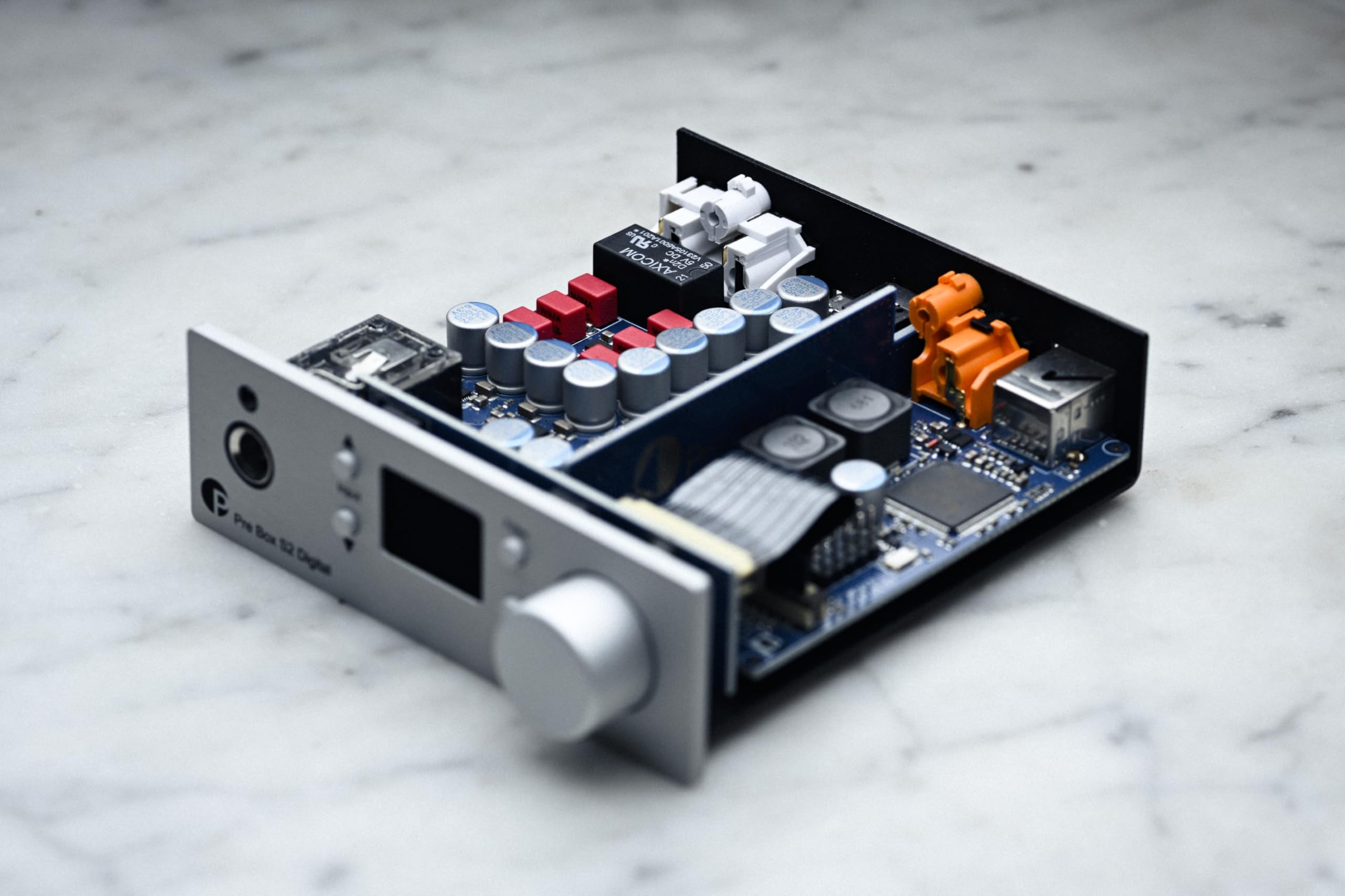 Pro-Ject Pre Box S2 Digital Edition 23, Audiophiler Stereo Vorverstärker, verbesserte leistungsstärkere Version, ESS9038 Dual-DAC, 24bit/192kHz, DSD512, Made in Europe, Silber