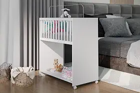 Mini Berço Portátil com Rodízios E Colçhao 2 em 1 + Mesa Infantil Multiuso com Prateleiras Branco
