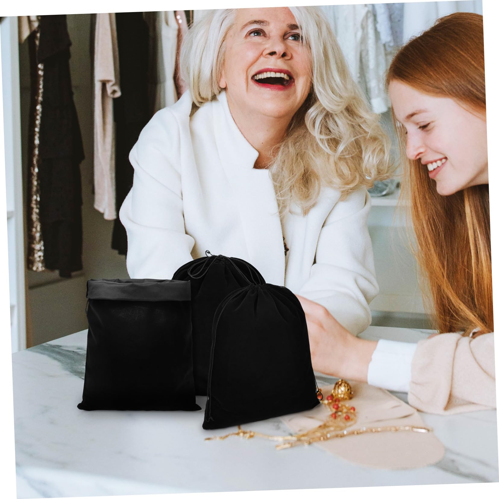 TOYZFRIENDY Sacchetti Regalo Grandi in Flanella Nera Coulisse, Set Da 10 Pezzi 30x40 Cm, Borse Portaoggetti Multiuso Per Bomboniere, Caramelle e Feste, Per Natale e Compleanni