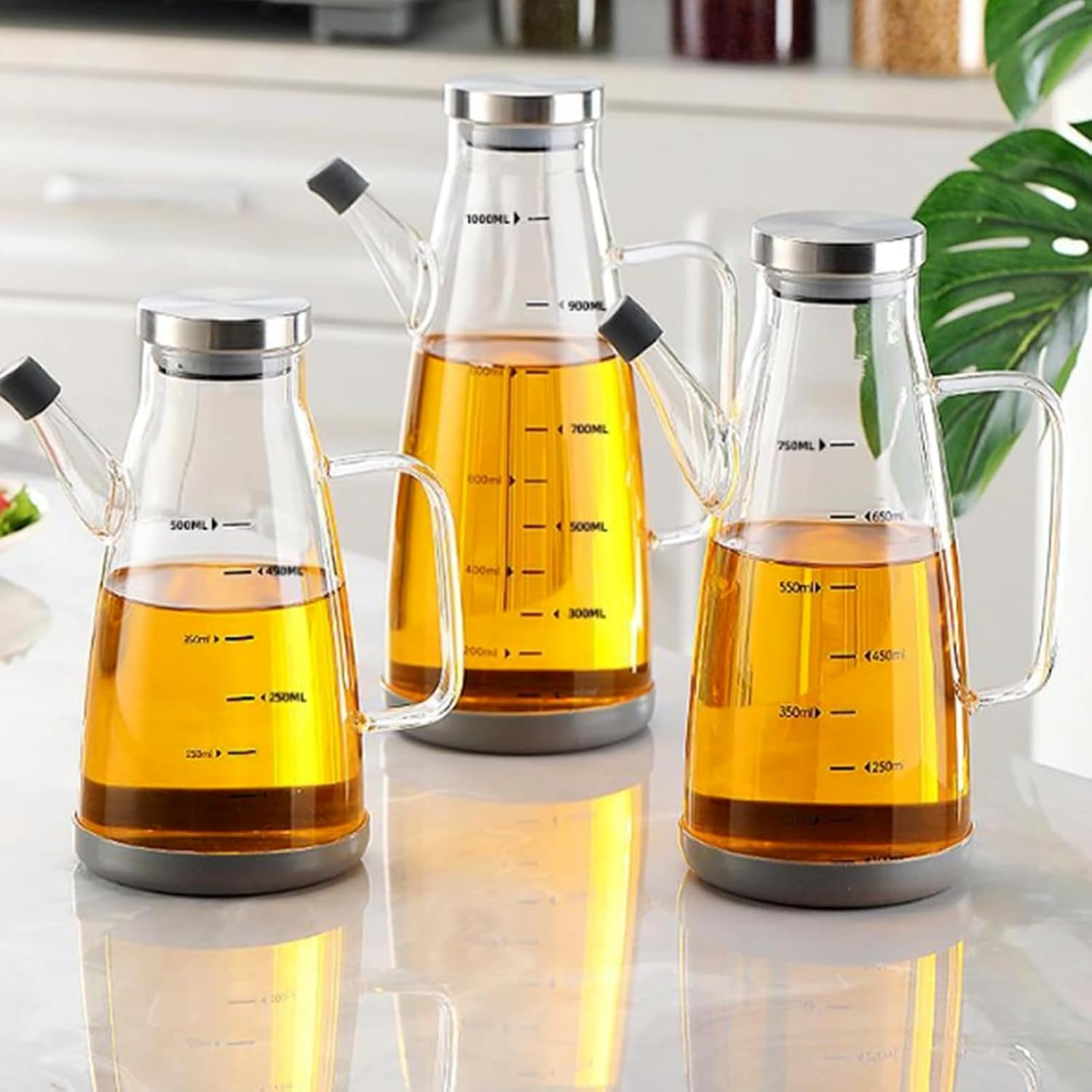 Oil sprayer and dispenser for cooking 2pcs Glass Olive Oil Vinegar Cruet Dispenser 550ml Bottle Shatterproof and Leakproof No Drip Plastic Bottle Spout Protective Cap for Air Fryer,Salad BBQ(550ml,2pc